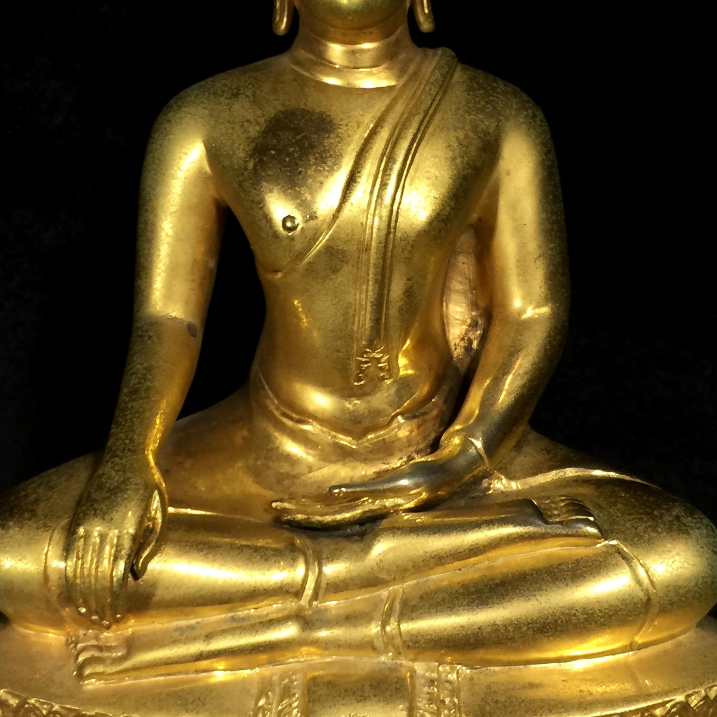 พระบูชาพระพุทธศิรมงคล ภปร. วัตถุมงคลคุ้มเกล้าปี2524 ของมูลนิธิคุ้มเกล้า โรงพยาบาลภูมิพลจัดสร้าง ขนาดหน้าตัก5นิ้ว(ในหลวงรัชกาลที่9 ทรงจุดไฟพระฤกษ์และเททอง พิธีใหญ่)ยอดนิยมหายาก