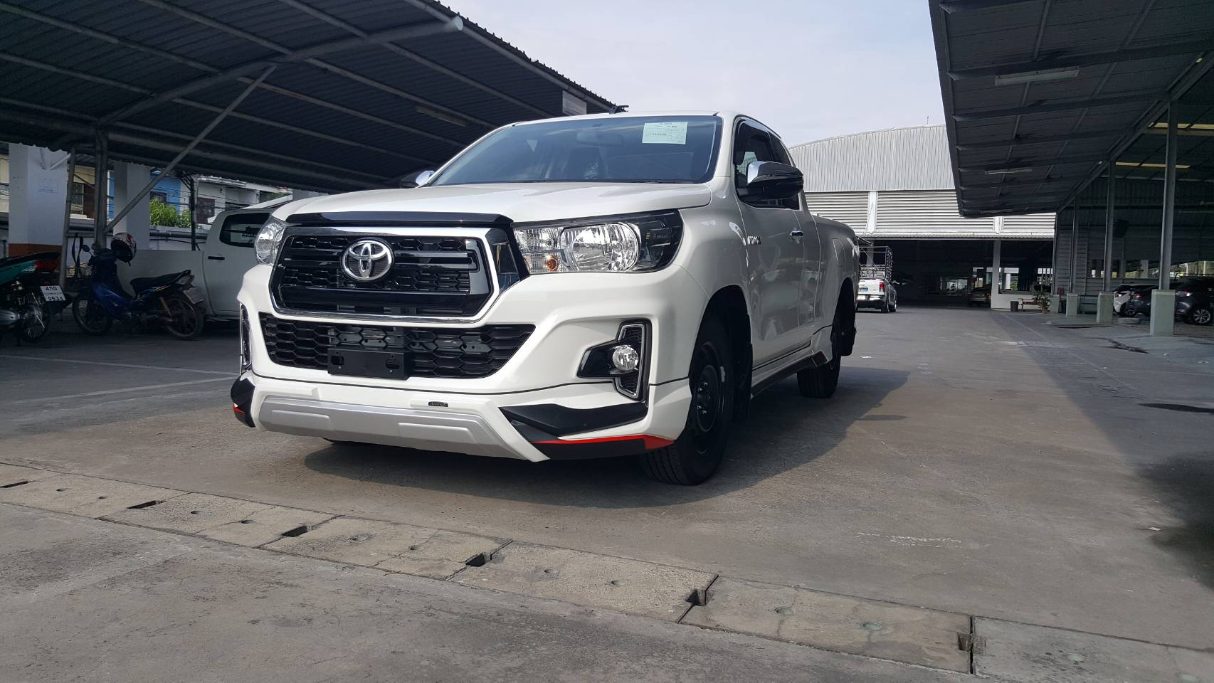 Toyota Revo Rocco body kits by Amotriz