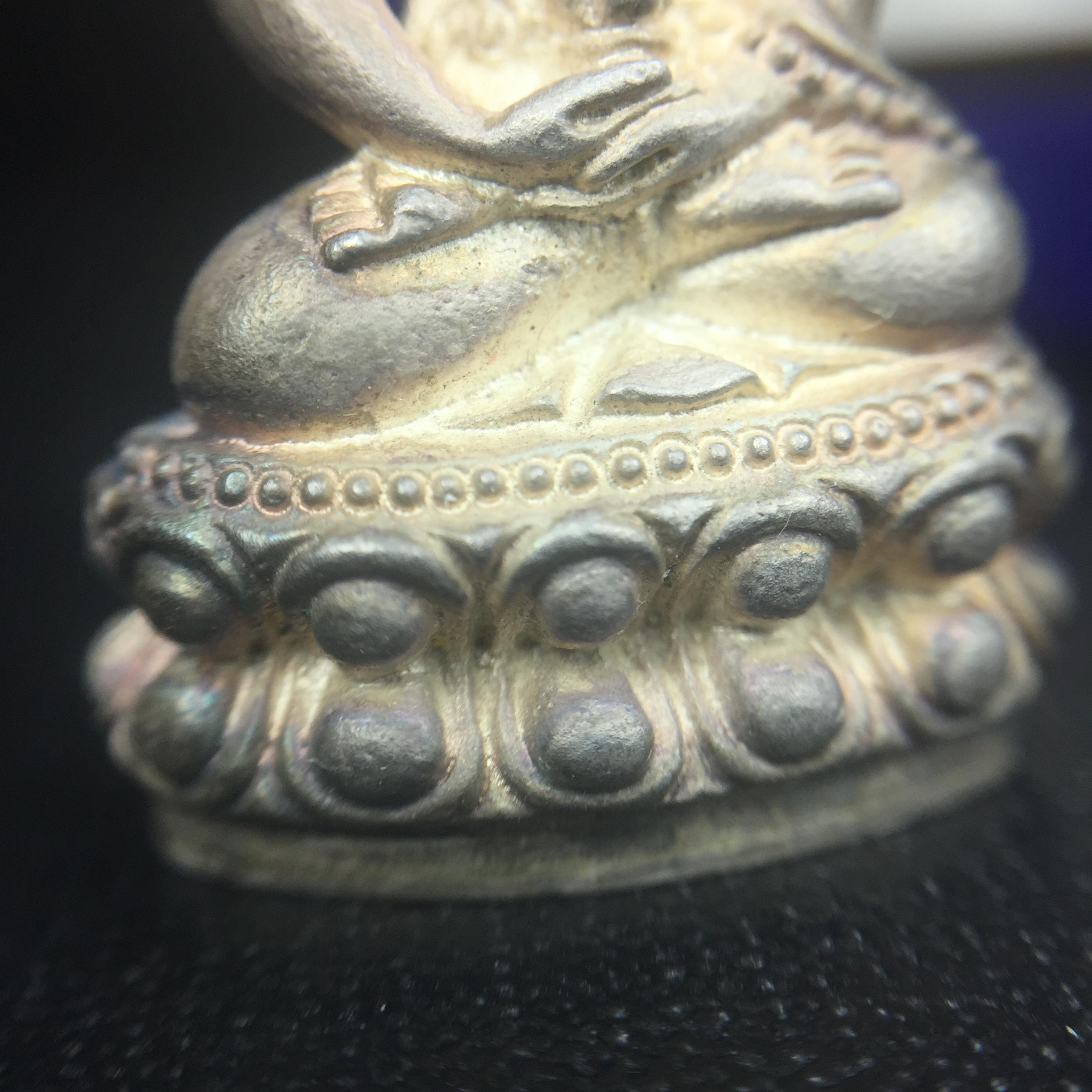 พระกริ่งรุ่นสร้างเจดีย์ วัดคีรีวิหาร ปี 2538 เนื้อเงิน(สภาพผิวสวยเดิม) ที่ระลึกในวาระครบ 5 รอบของ สมเด็จพระวันรัต(จุนท์ พฺรหฺมคุตฺโต) วัดบวรนิเวศวิหาร(เนื้อเงินตอกโค๊ตด้านหลังและเลขใต้ฐาน องค์นี้หมายเลข 360(ผลรวมได้9 เลขมงคล))(1 ใน 561 องค์)หายาก!!