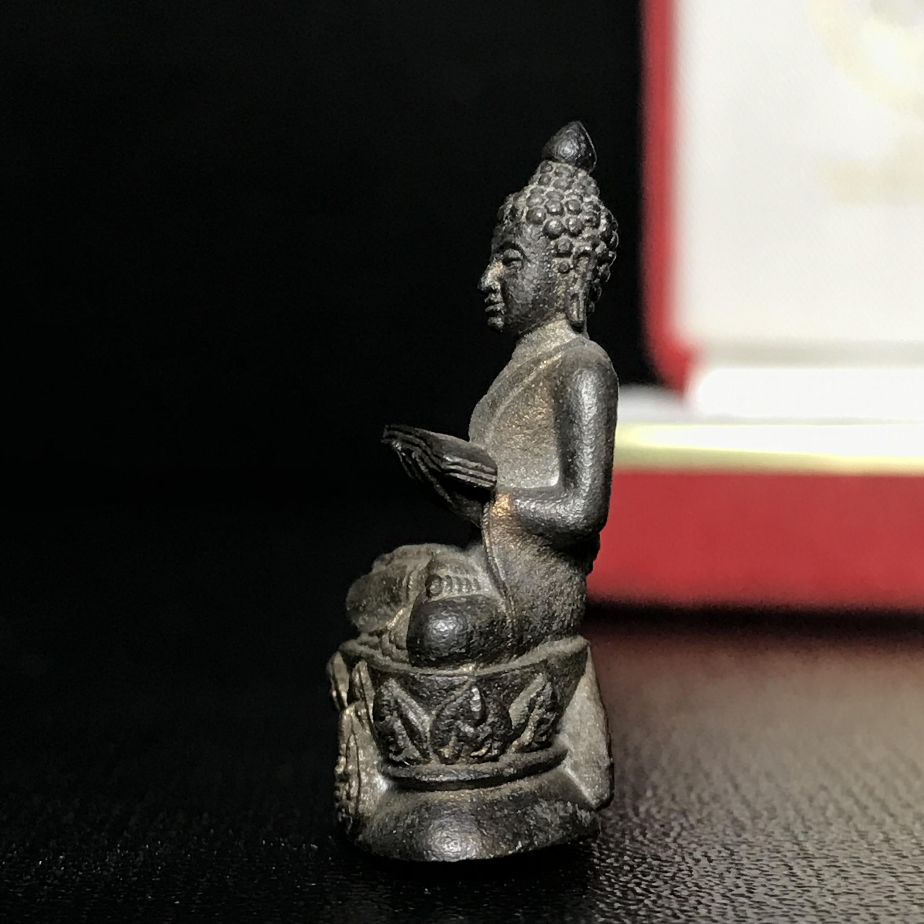 พระกริ่งปรมานุชิตชิโนรส วัดพระเชตุพนวิมลมังคลาราม(วัดโพธิ์) ปี2533 เนื้อนวโลหะ ( ในหลวงรัชกาลที่9เสด็จเททอง)