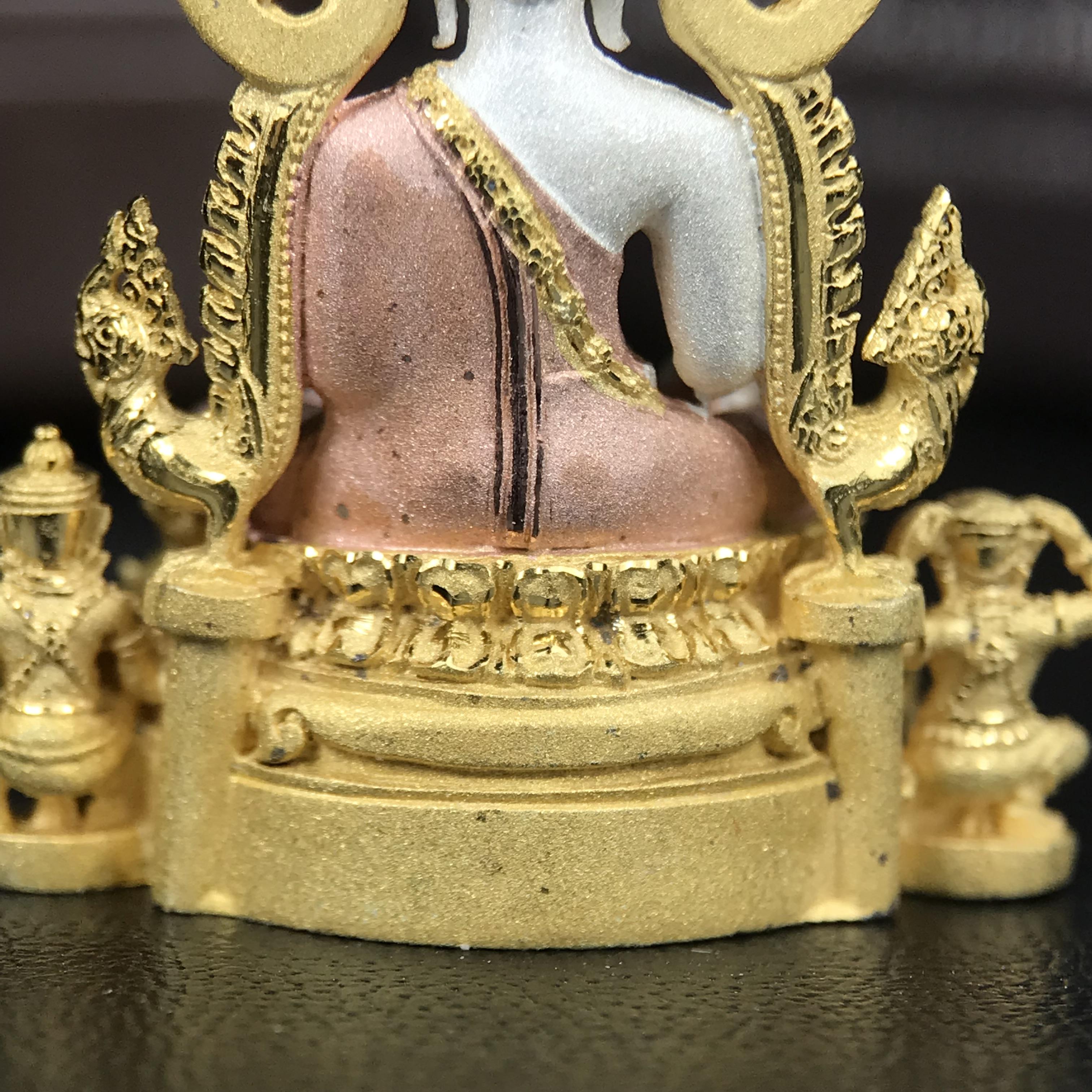 พระพุทธชินราช ภปร. โครงการ "เพราะแผ่นดินนี้ คือ แผ่นดินเกิด" ปี 2548(รุ่นแรก) ลอยองค์เนื้อเงินสามกษัตริย์ หน้าตัก 1/2 นิ้ว (ขนาด 3.5 x 2.5 ซม.) พุทธศิลป์งดงามทรงคุณค่า รุ่นยอดนิยม(องค์หมายเลข 9141)เลขสวยเลขเก้าหน้า...เจริญก้าวหน้าในทุกๆด้าน