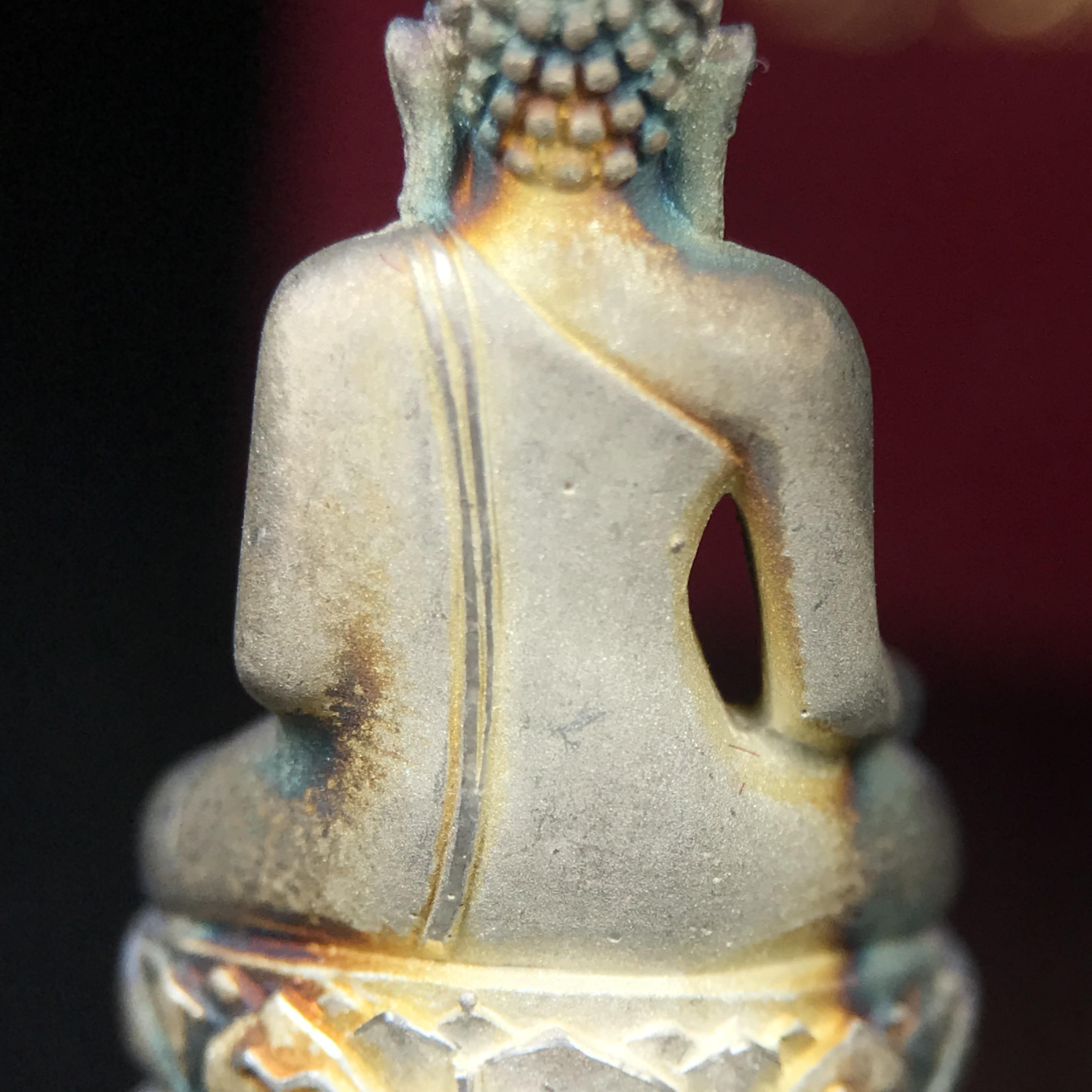 พระกริ่งไพรีพินาศ ตรากาญจนาภิเษก วัดบวรนิเวศวิหาร ที่ระลึกในหลวงรัชกาลที่9 ครองสิริราชสมบัติครบ 50ปี เนื้อเงิน(สภาพผิวเดิมขึ้นสีรุ้งธรรมชาติสวยแบบนิยม)(เสน่ห์พระเนื้อเงินสีสันที่ธรรมชาติสรรค์สร้าง)เข้มขลังทรงอานุภาพยิ่งใหญ่ กำราบศัตรูพ่ายสิ้น พระไพรีพินาศ