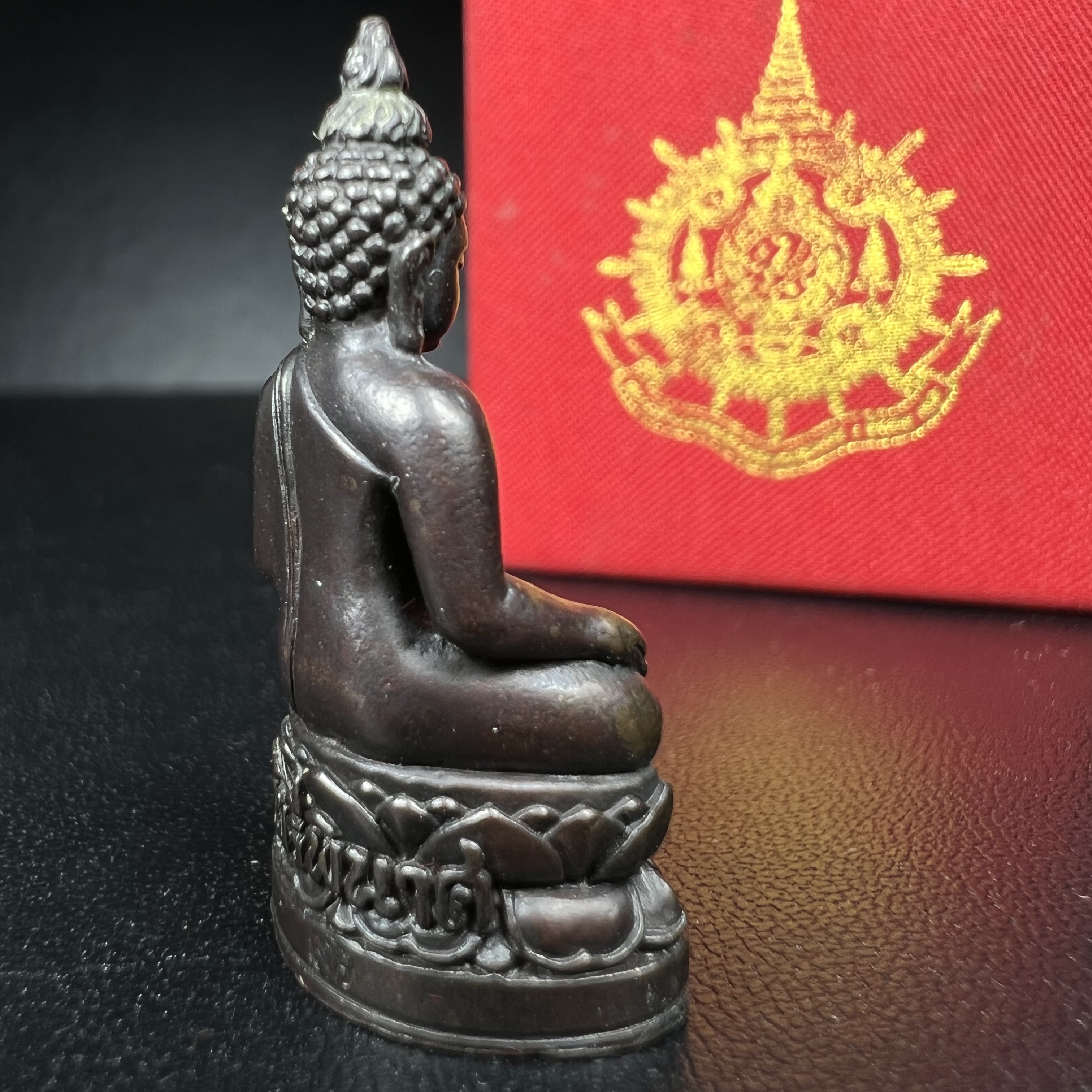 พระกริ่งไพรีพินาศ เฉลิมพระเกียรติ พระบาทสมเด็จพระเจ้าอยู่หัวรัชกาลที่9 พระชนมพรรษา 6 รอบ ปี2542 เนื้อนวโลหะผสมทองคำ(บรรจุเหล็กไหล)ดีนอก-ดีใน