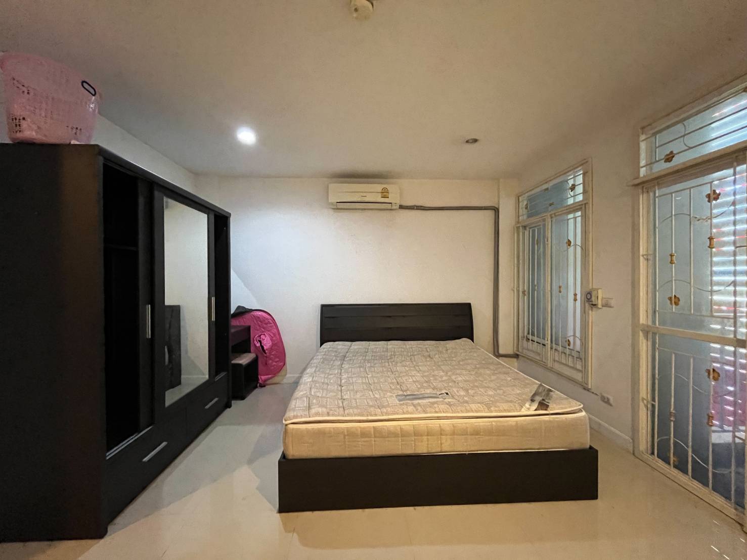 For Sales : Phuket Town, 3-story commercial building, 4 Bedrooms 4 Bathrooms