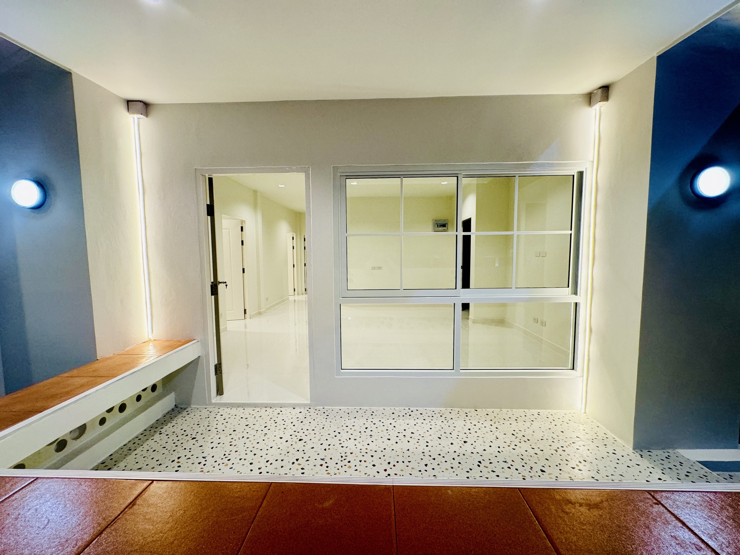 For Sale : Bypass, One-story semi-detached house, 3 Bedrooms 2 Bathrooms