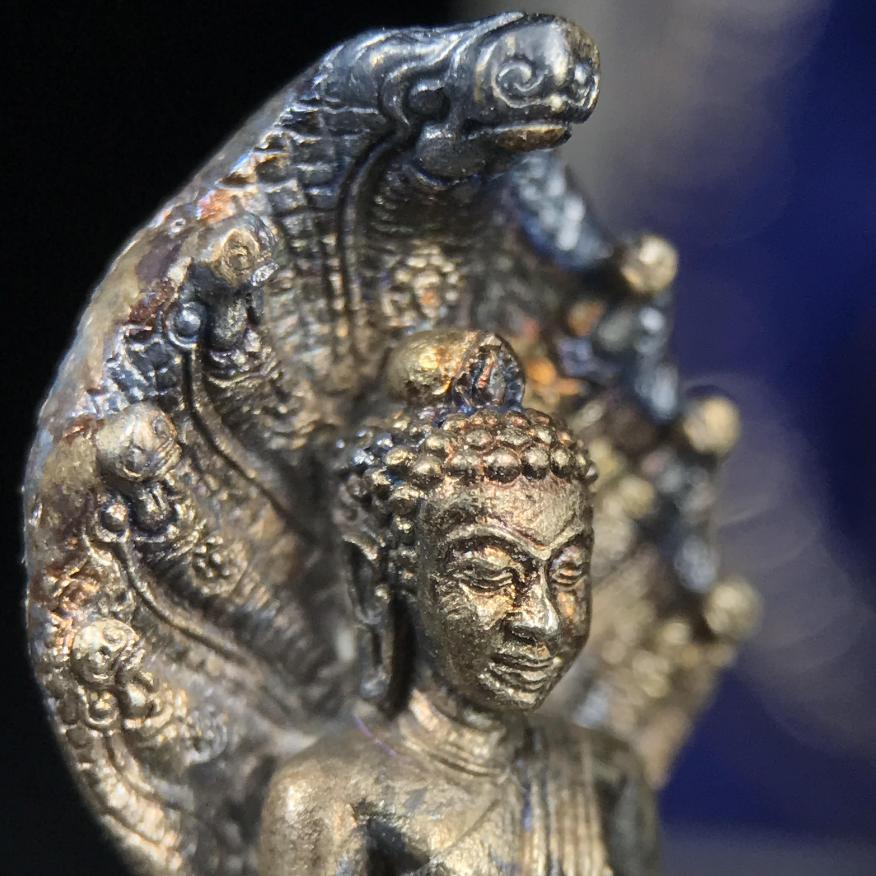 พระพุทธรูปนาคปรกปางมารวิชัย สธ. เนื่องวโรกาสสมเด็จพระเทพรัตนราชสุดาฯ ทรงเจริญพระชนมายุครบ 3 รอบ ปี2534 พิธีพุทธาภิเษก ณ วัดบวรนิเวศวิหาร โดยมีสมเด็จพระญาณสังวร สมเด็จพระสังฆราชเป็นองค์ประธาน(พิธีใหญ่ มวลสารดี พุทธศิลป์งดงาม)พระกริ่งเนื้อเงินพบเจอน้อยหายาก