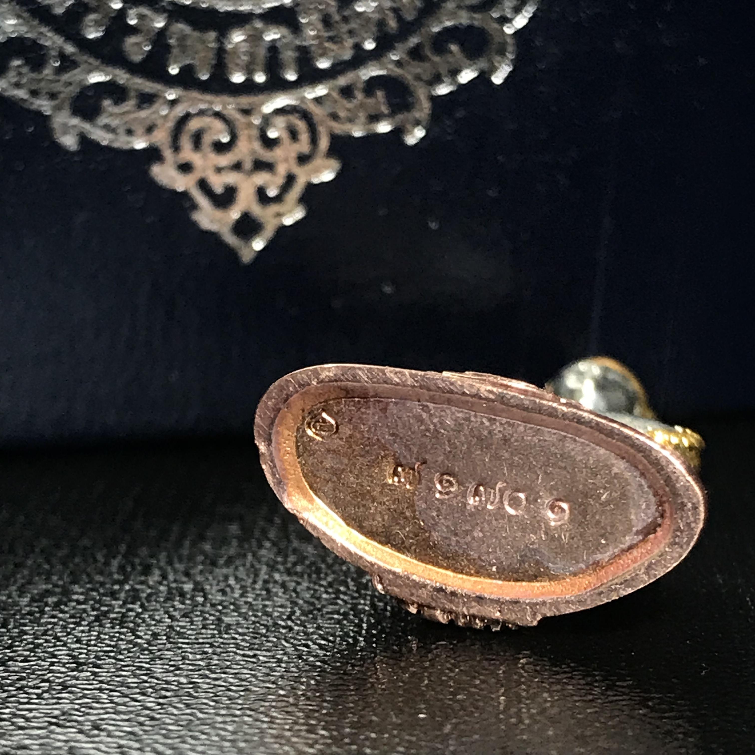 พระแก้วมรกต กรมสรรพสามิตจัดสร้างขึ้นเนื่องในโอกาสครบรอบ 64 ปีของกรมสรรพสามิต และเนื่องในวโรกาสที่พระบาทสมเด็จพระเจ้าอยู่หัวทรงครองราชย์ครบ 50 ปีในปีกาญจนาภิเษก เมื่อ พ.ศ.2539 เนื้อเงินรมดำขัดเงา(ชุบสามกษัตริย์ใหม่)พร้อมกล่องบรรจุเดิม