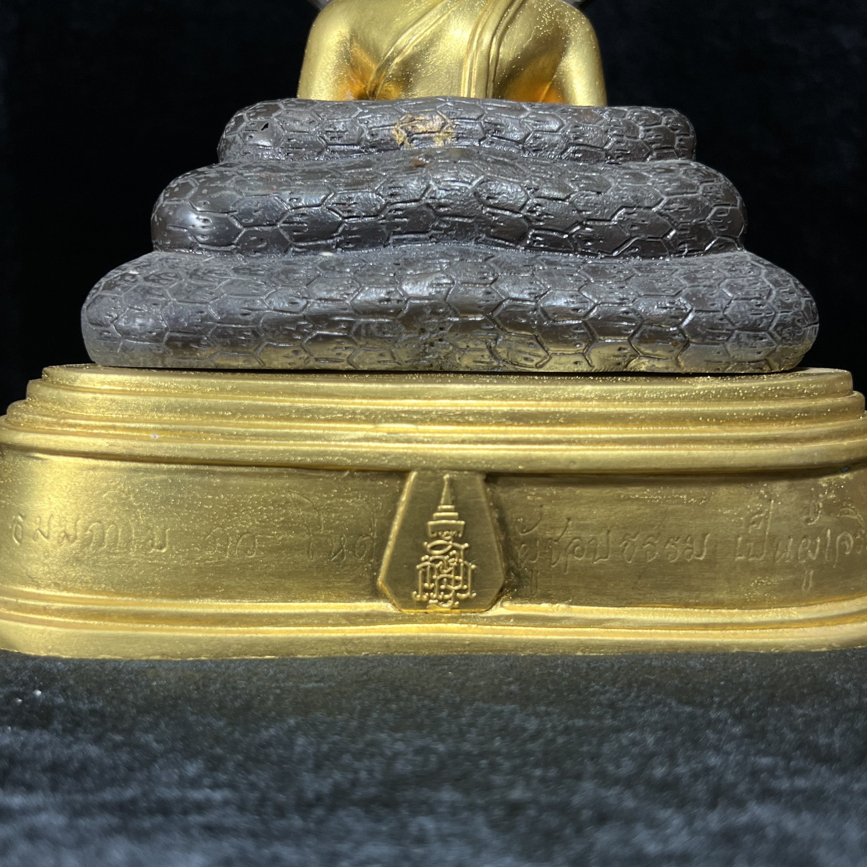 สมเด็จพุทธบูชาปางนาคปรก ญสส. วัดบวรนิเวศวิหาร ปี 2540 พระบูชาขนาด 7 นิ้ว เนื้อโลหะผสมปิดทอง จัดสร้างโดยกระทรวงยุติธรรม ในวโรกาสในหลวงรัชกาลที่ 9 ฉลองสิริราชย์สมบัติครบ 50 ปี และสมเด็จพระญาณสังวร สมเด็จพระสังฆราช 84 พรรษา งานพุทธศิลป์สวย เข้มขลัง....2 ถอด