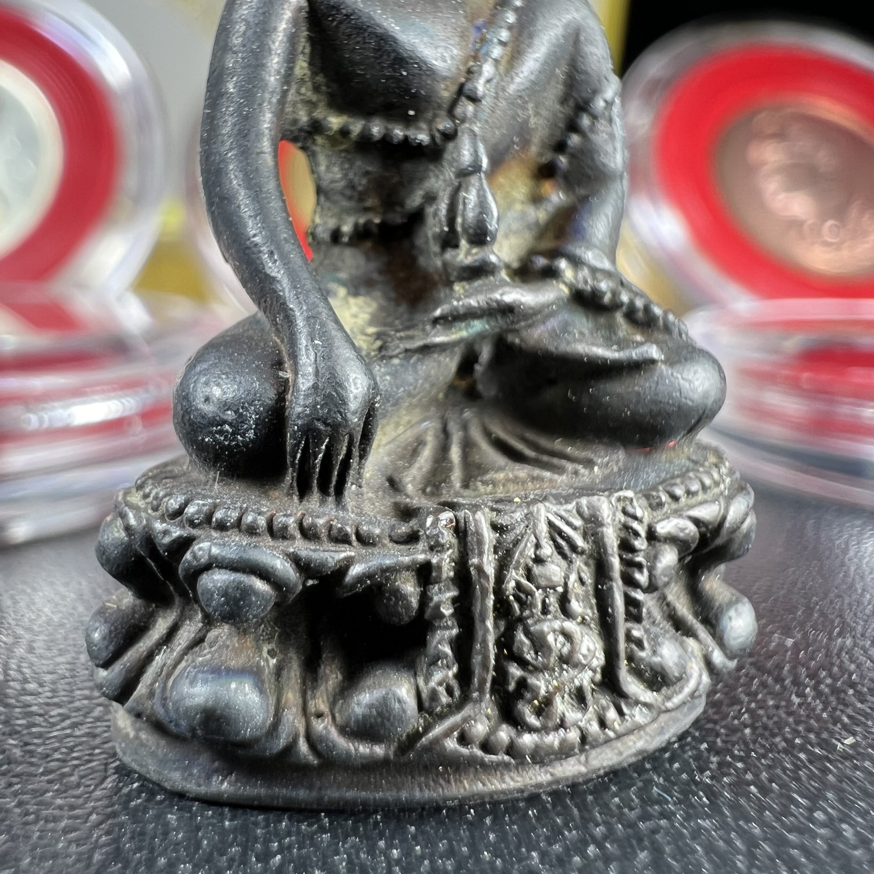 วัตถุมงคลคุ้มเกล้าฯ มหามงคลเฉลิมพระชนมพรรษา 6 รอบ รัชกาลที่ 9 ชุดพิเศษกรรมการ(สุดหายาก) (ในหลวงรัชกาลที่9 ทรงจุดไฟพระฤกษ์และเททอง พิธีใหญ่)ยอดนิยมหายาก