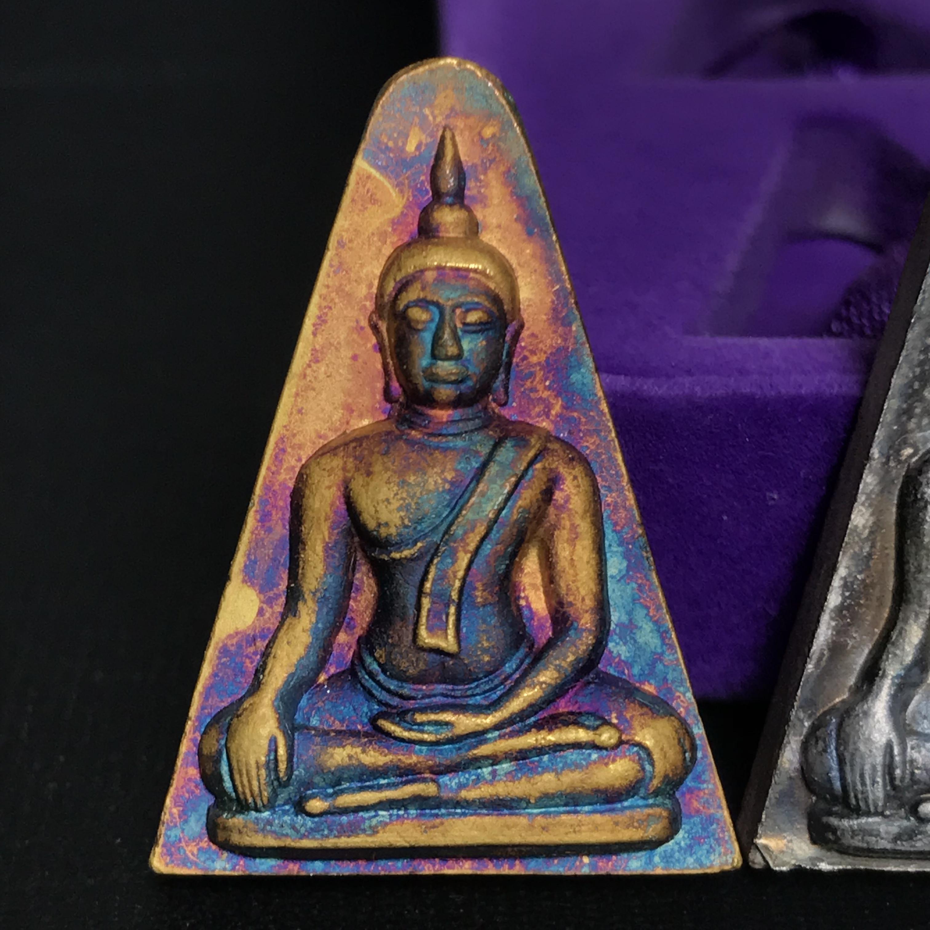 พระนางพญาเสน่ห์จันทร์ สธ. สร้างในวโรกาสทรงเจริญพระชนมายุ 50 พรรษา สมเด็จพระเทพฯ พ.ศ.2548 ชุดพิเศษ (1 ใน 5000 ชุด)หายาก