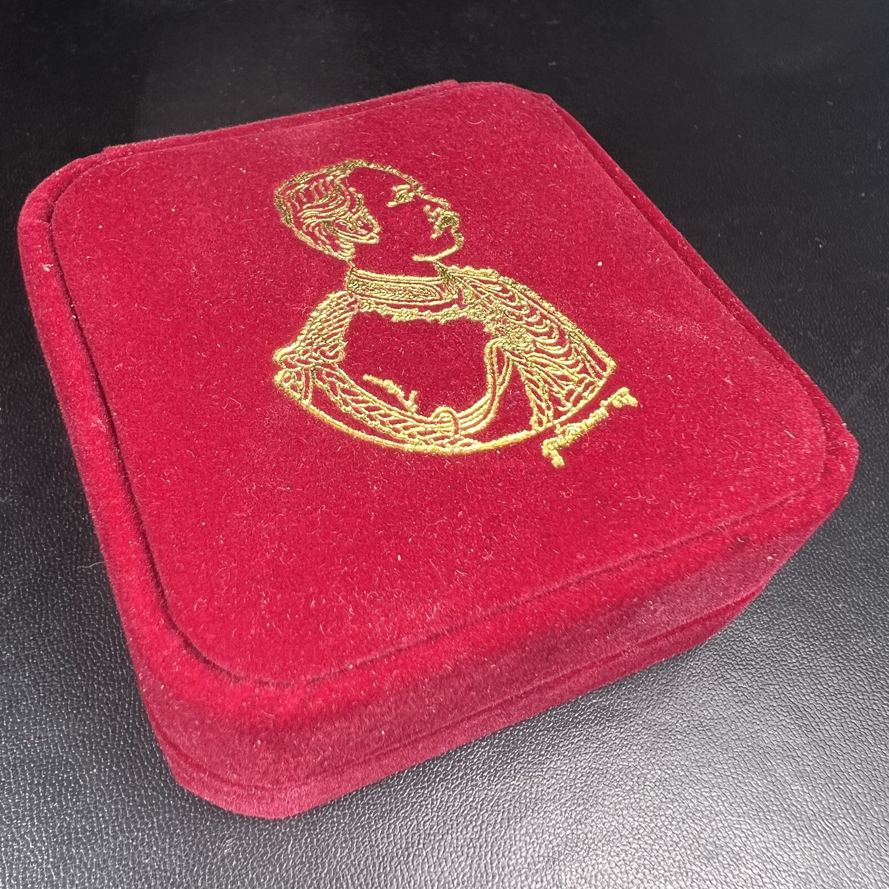 เหรียญรัชกาลที่ 5 คชสารหมื่นปี หลวงพ่ออุตตมะ วัดวังก์วิเวการาม ปี 2540 พิมพ์ใหญ่ขนาด 3.0 ซม. หน้ากากทองคำบริสุทธิ์ 99.99% (ผิวสวยเดิม)พร้อมกล่องบรรจุเดิมและใบรับรองเดิมครบ(ควรคู่ผู้รู้คุณค่า ด้วยวัตถุมงคล เสริมบุญญาบารมี)