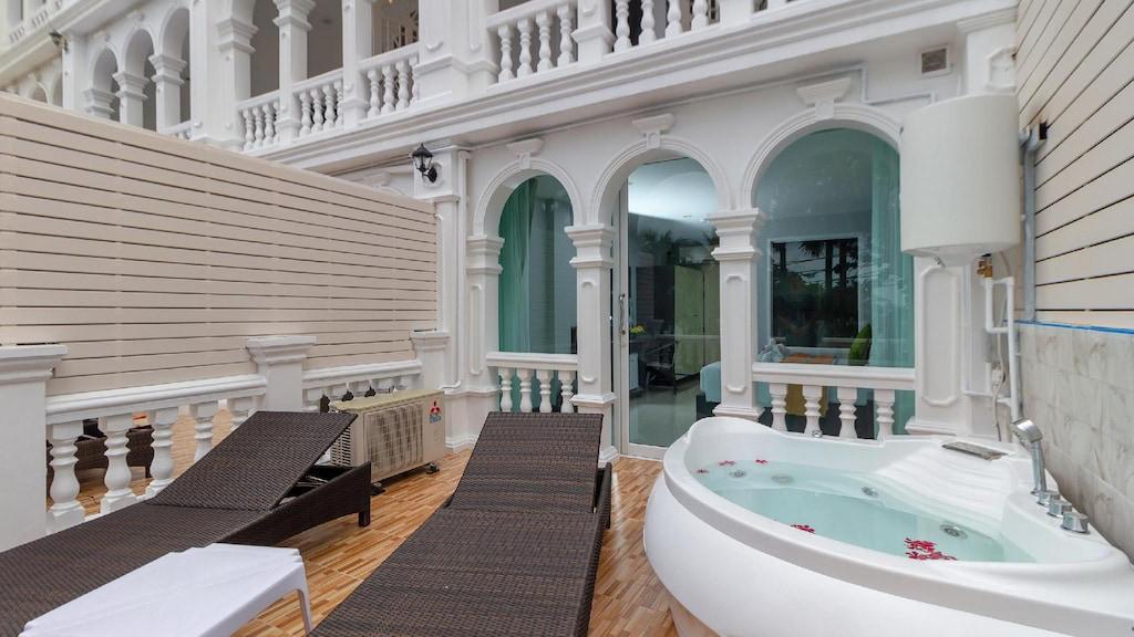 For Sale : Patong, Luxury Patong Resort , 36 Rooms, 5 floors