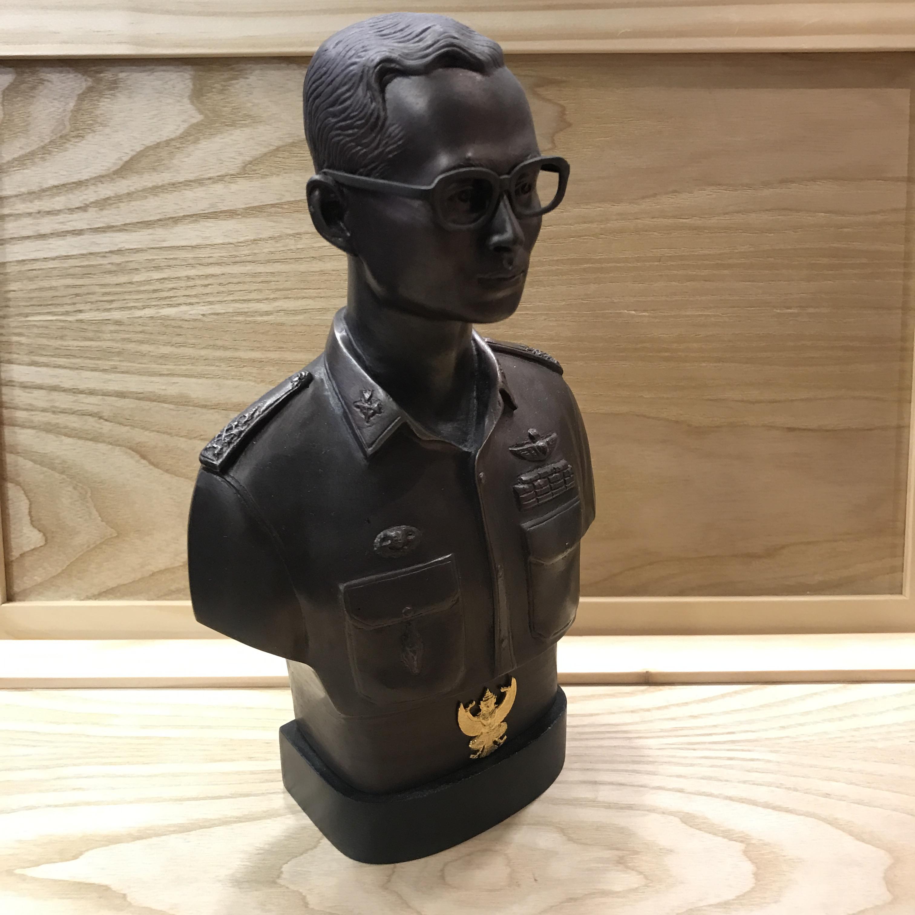 พระบรมรูปหล่อในหลวง ร.9 กรมราชองครักษ์ รุ่น 2 ปี 2539(นิยม)