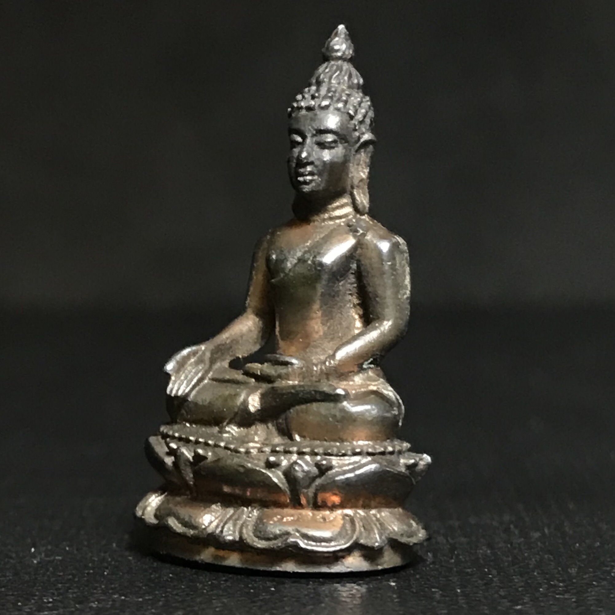 พระกริ่งไพรีพินาศ(รุ่นแรก สมเด็จพระญาณสังวร) วัดเพชรวราราม รุ่นเขาค้อ เนื้อนวโลหะ ตอกโ ค้ต ปี2520 จ.เพชรบูรณ์(1ใน2309 องค์)