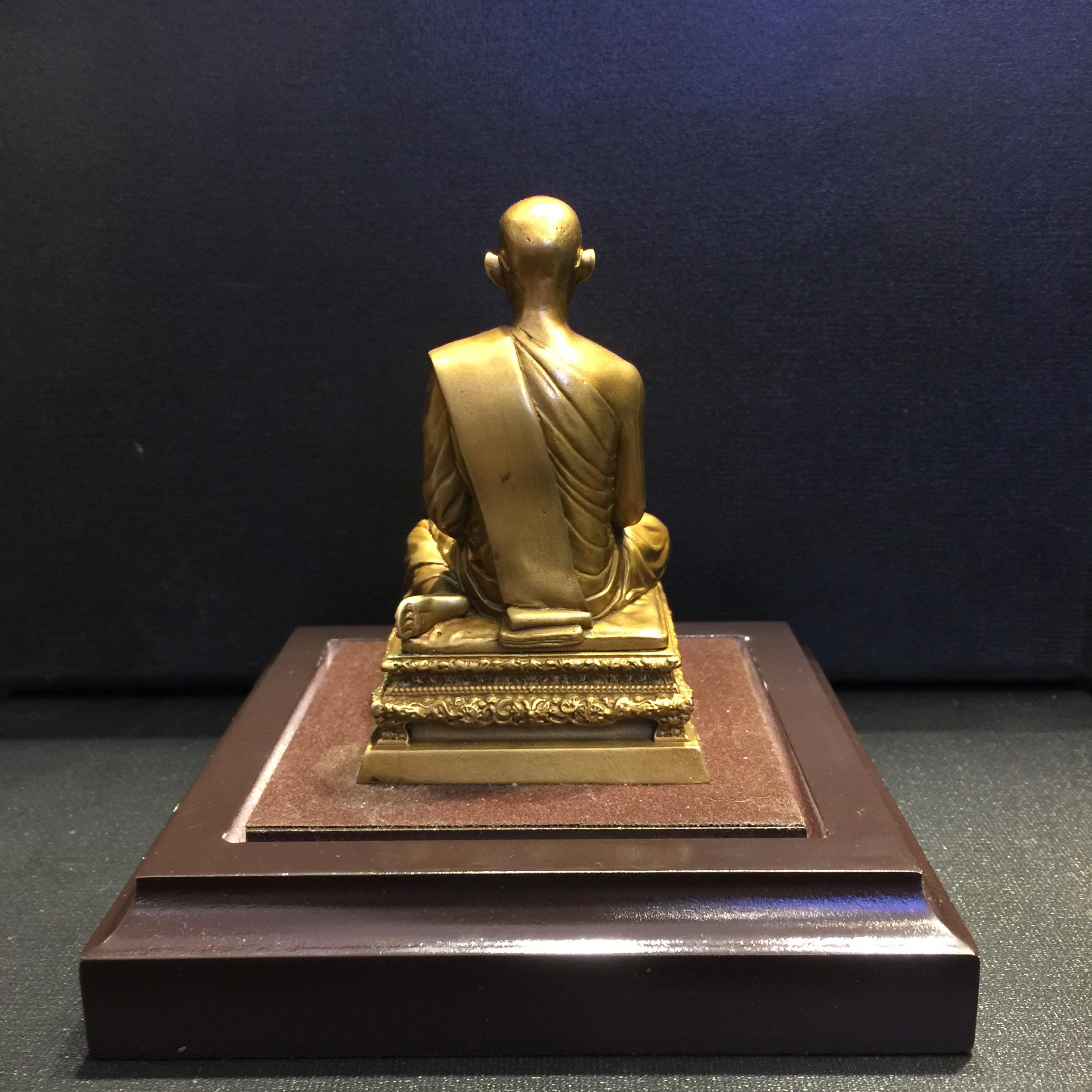 พระบรมรูปพระบาทสมเด็จพระเจ้าอยู่หัวทรงผนวช กำลังแผ่นดิน ปี2554