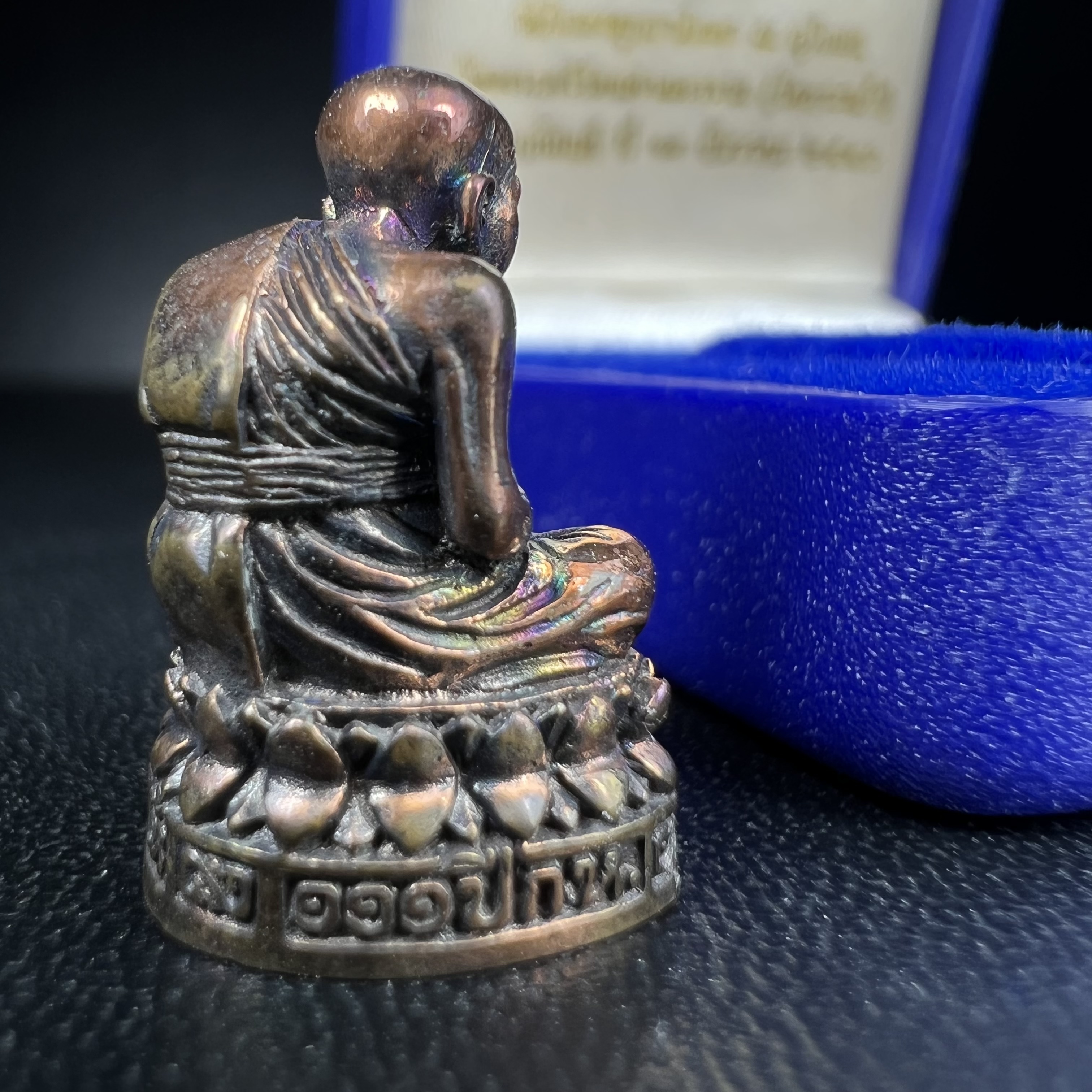 รูปเหมือนหล่อลอยองค์หลวงปู่ทวด รุ่น 111ปี กระทรวงกลาโหม เนื้อนวโลหะรมดำ-ปัดเงา ปี2540 พิธีใหญ่ สภาพสวย เข้มขลัง นิยม พร้อมกล่องบรรจุเดิม