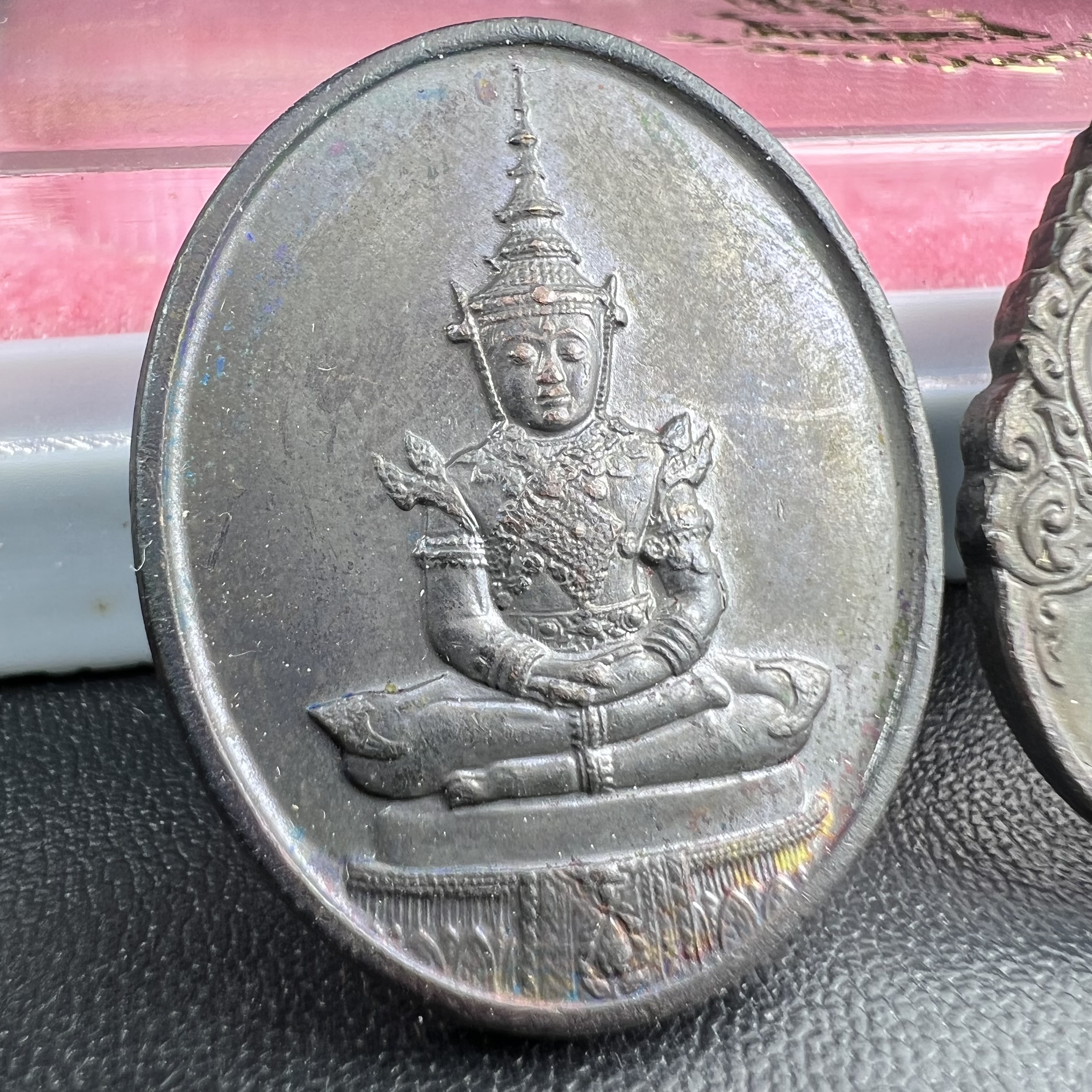 เหรียญพระแก้วมรกตหลัง ภปร. ฉลองกรุงรัตนโกสินทร์ครบ 200 ปี พ.ศ.2525 เนื้อทองแดงกล่องบรรจุเดิมครบ3พิมพ์(บล็อกพระราชศรัธา)(ในหลวงรัชกาลที่9 เสด็จในพิธี)