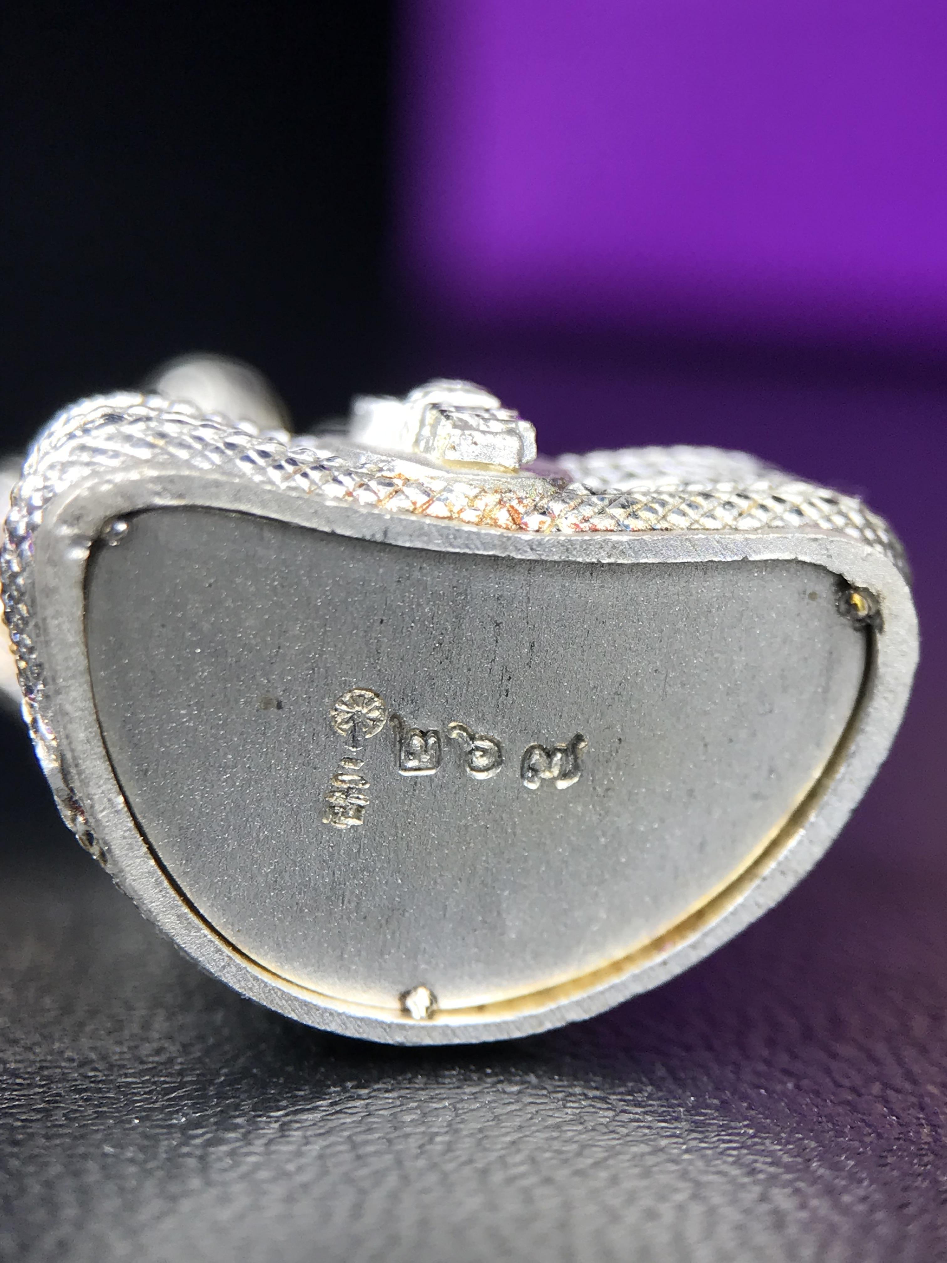 พระนาคปรก สธ. รุ่นสร้างพระอุโบสถเฉลิมพระเกียรติ 4 รอบ 84 พรรษา สมเด็จพระเทพรัตนราชสุดาฯ วัดบวรนิเวศวิหาร ปี 2543 พิมพ์ใหญ่ องค์พระเนื้อนวโลหะ ฐานนาคปรกเนื้อเงิน(สภาพ สวย )พิธีใหญ่ พุทธศิลป์งดงาม หายาก(องค์หมายเลขสวย ๒๖๗) (1 ใน 1999 องค์)