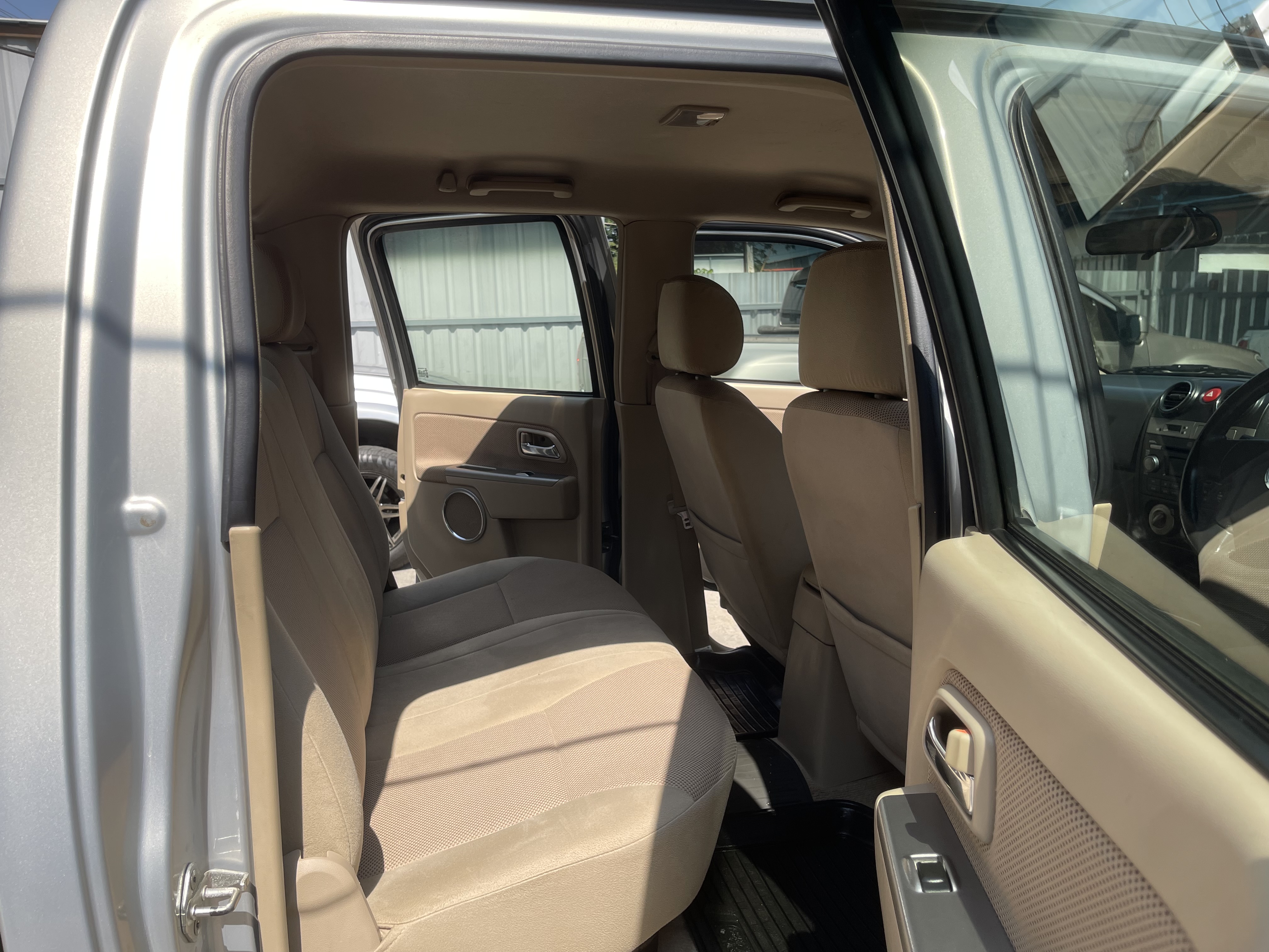 Isuzu Dmax 4ประตู Hilander 2.5 Abs 2011 เงิน