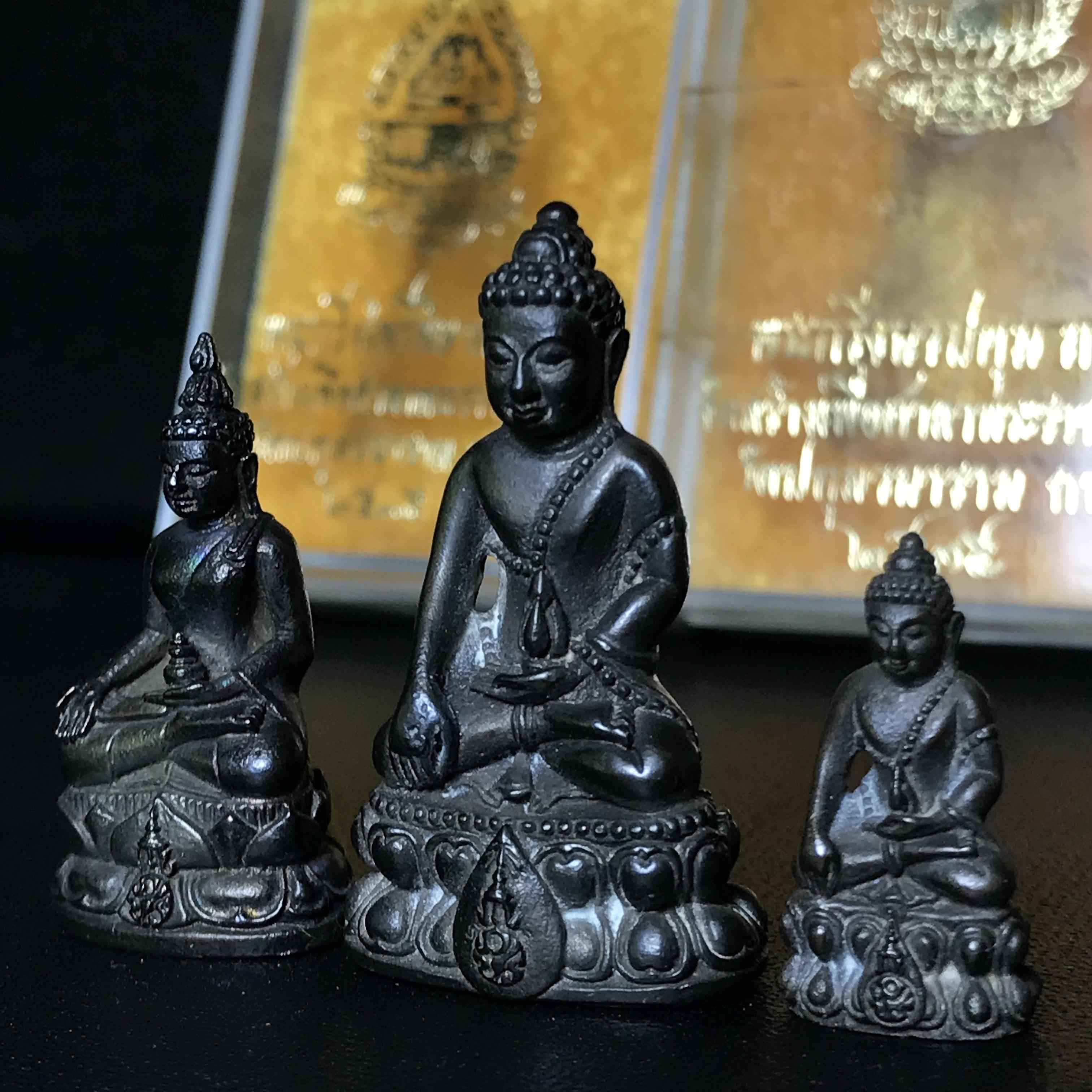 พระกริ่งนวปทุม ภปร.-พระชัยวัฒน์นวปทุม ภปร.-พระกริ่งไพรีพินาศ ภปร. รุ่นแรก วัดปทุมวนาราม ครบชุดเนื้อนวโลหะ ปี2535(ในหลวงรัชกาลที่9เสด็จเททอง)(1ใน3000องค์)หายาก