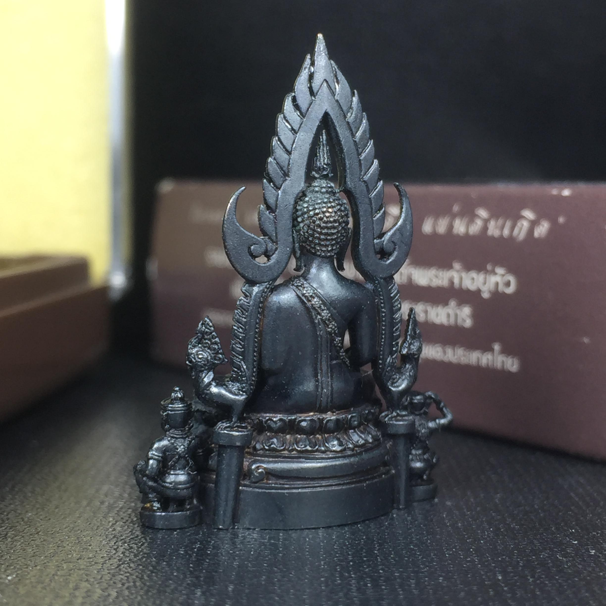 พระพุทธชินราช ภปร. โครงการ "เพราะแผ่นดินนี้ คือ แผ่นดินเกิด" ปี2548(รุ่นแรก) ลอยองค์ หน้าตัก 1/2 นิ้ว เนื้อเงินรมดำ