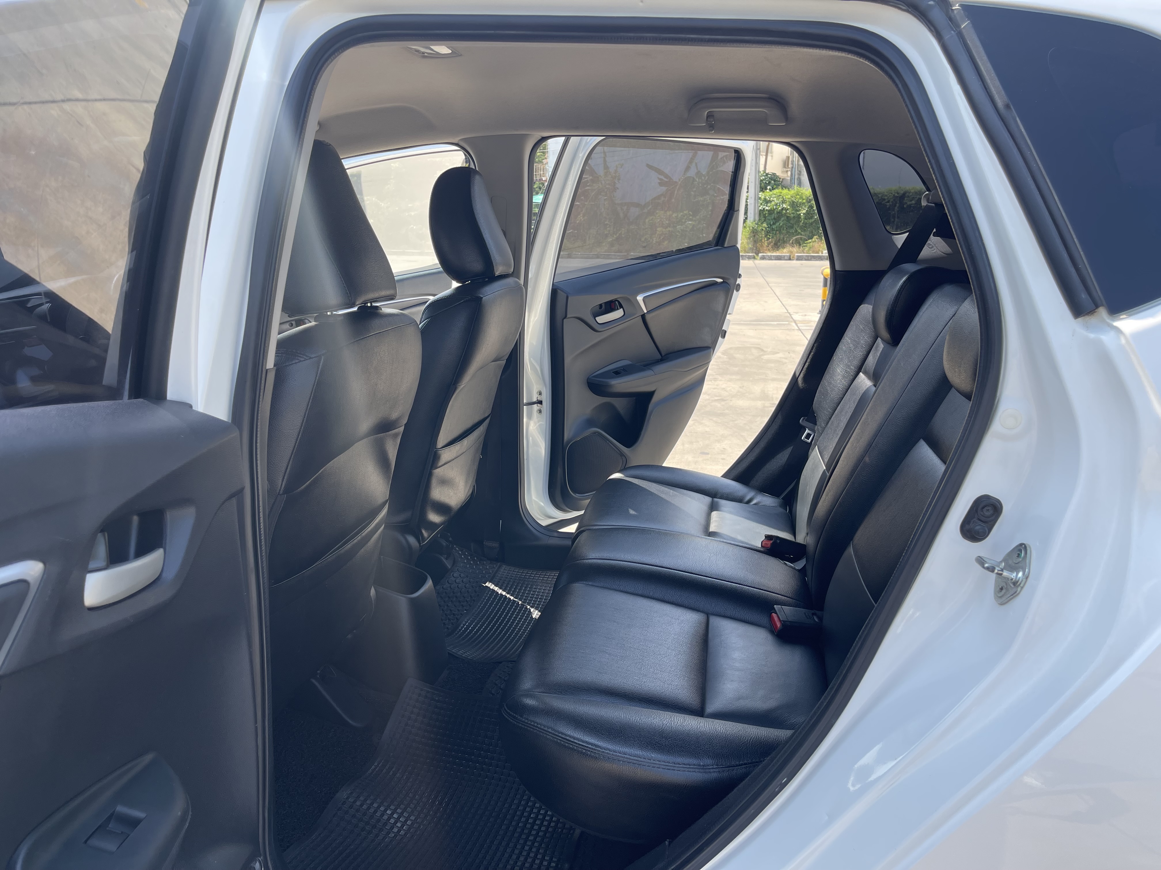 Honda Jazz 1.5 V+ At 2014 ขาว