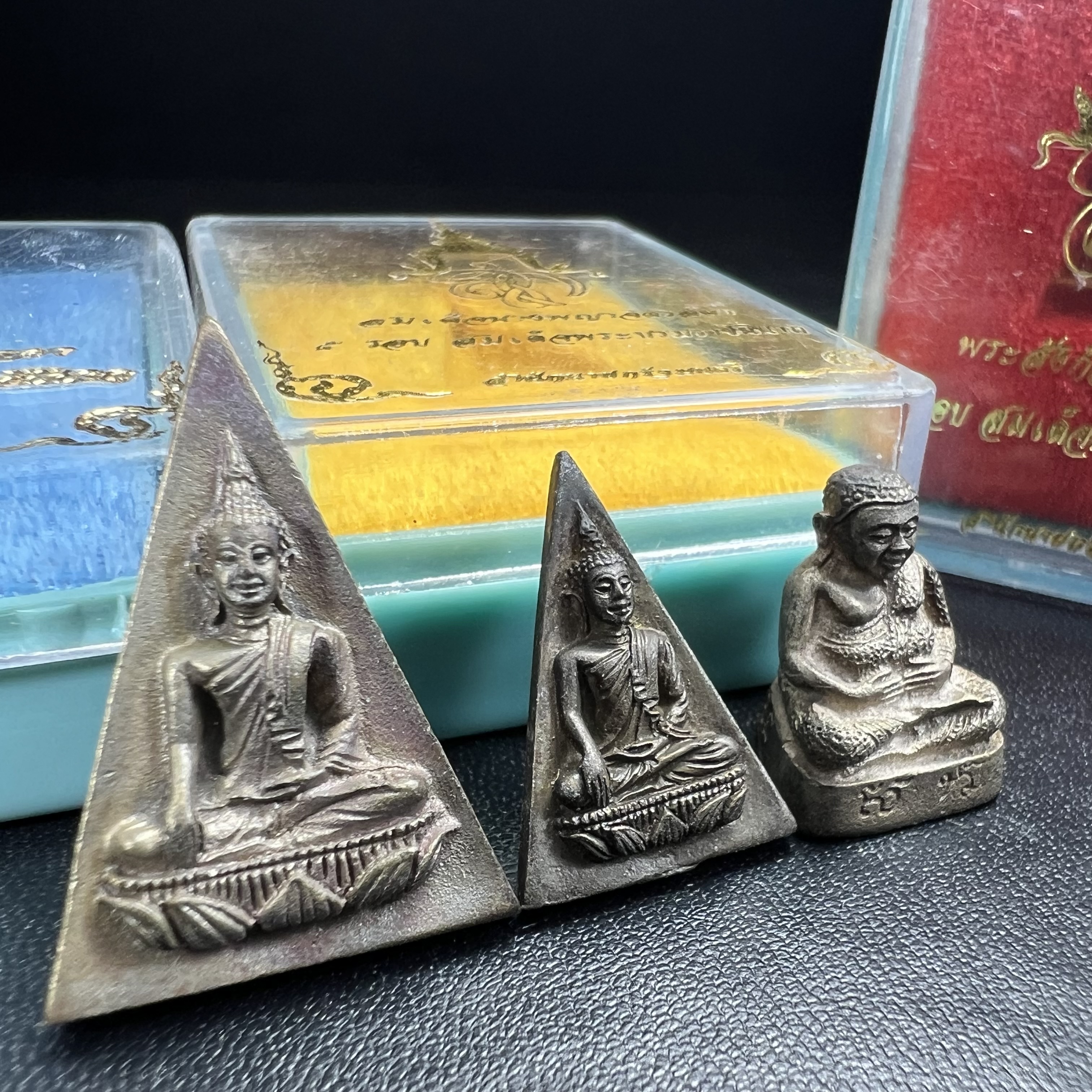 สมเด็จนางพญาจิตรลดา สก. พิมพ์ใหญ่และพิมพ์เล็ก + สมเด็จพระสังกัจจายน์ สก. ครบชุดเนื้อนวโลหะ(รวม 3 องค์) เฉลิมพระชนมพรรษา 5 รอบ สมเด็จพระบรมราชินีนาถ ปี 2535 จัดสร้างโดย สำนักนายกรัฐมนตรี (พิธีปลุกเสกใหญ่ 3 วาระ)(ในหลวง ร.๙ และพระราชินี เสด็จในพิธี)