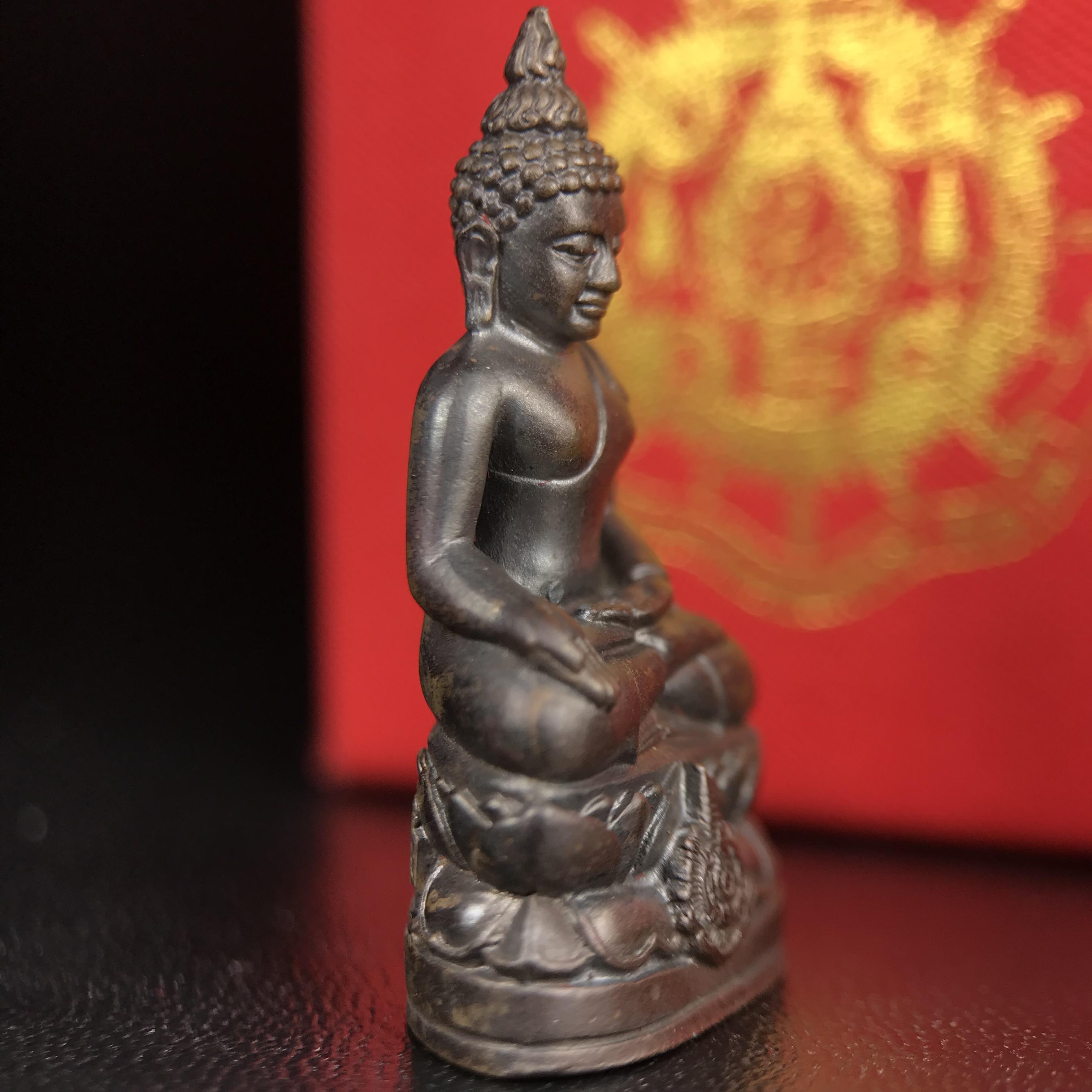 พระกริ่งไพรีพินาศ บรรจุเหล็กไหล ครั้งแรกและครั้งเดียวในประวัติศาสตร์ เฉลิมพระเกียรติ พระบาทสมเด็จพระเจ้าอยู่หัวรัชกาลที่9 พระชนมพรรษา 6 รอบ ปี2542 เนื้อนวโลหะผสมทองคำ(บรรจุเหล็กไหล)ดีนอก-ดีใน พิธีใหญ่ มวลสารเด่น (หายาก)