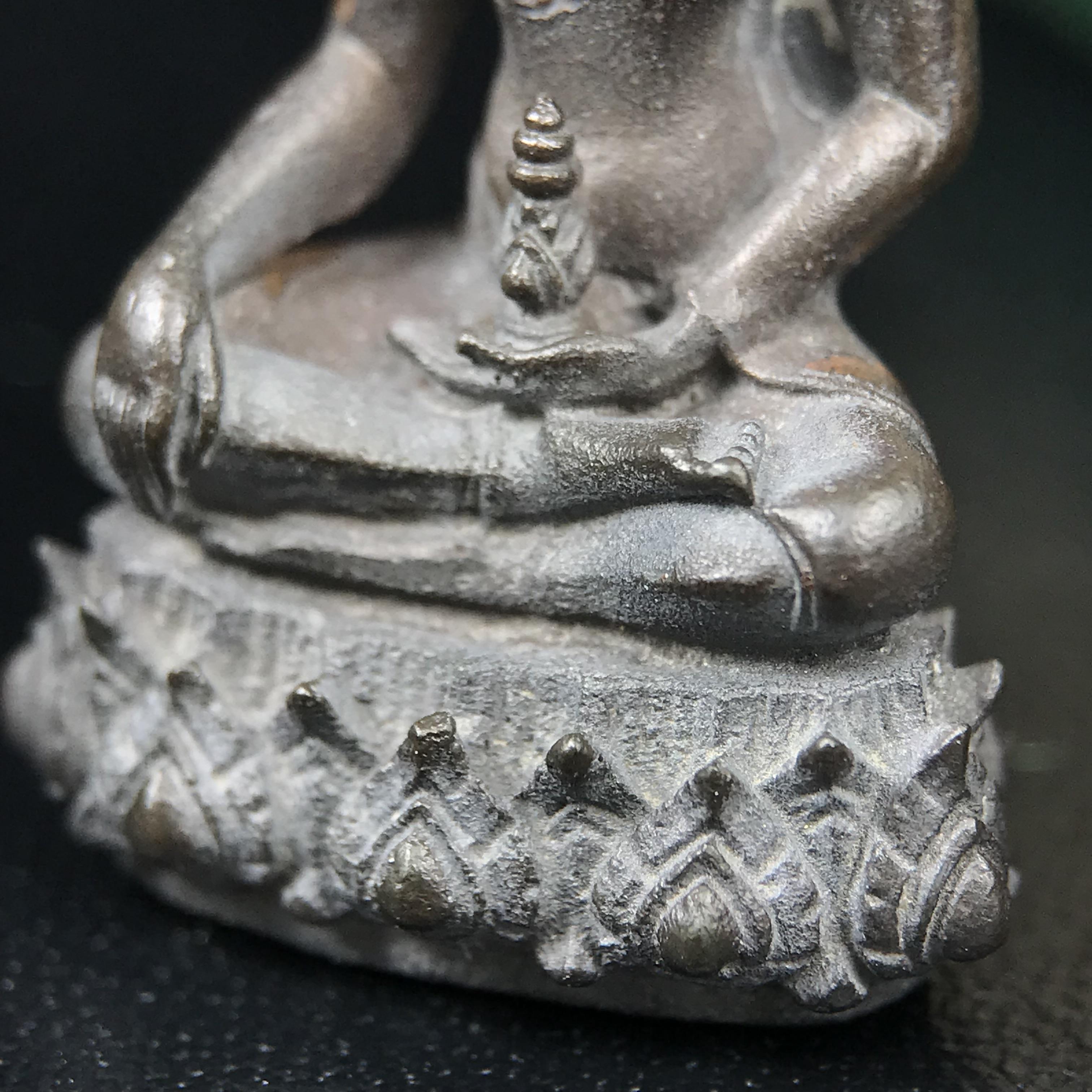 พระกริ่งวาสนา(รุ่นแรก) 80 พรรษา สมเด็จพระสังฆราช (วาสน์) วัดราชบพิธฯ ปี2521 เนื้อนวโลหะ(ตอกโค๊ตพระปิดตา) โดยมีหลวงปู่โต๊ะ วัดประดู่ฉิมพลีร่วมปลุกเสก พร้อมกล่องบรรจุเดิม(รุ่นแรก คอตั้งตรงได้สัดส่วน หายาก)