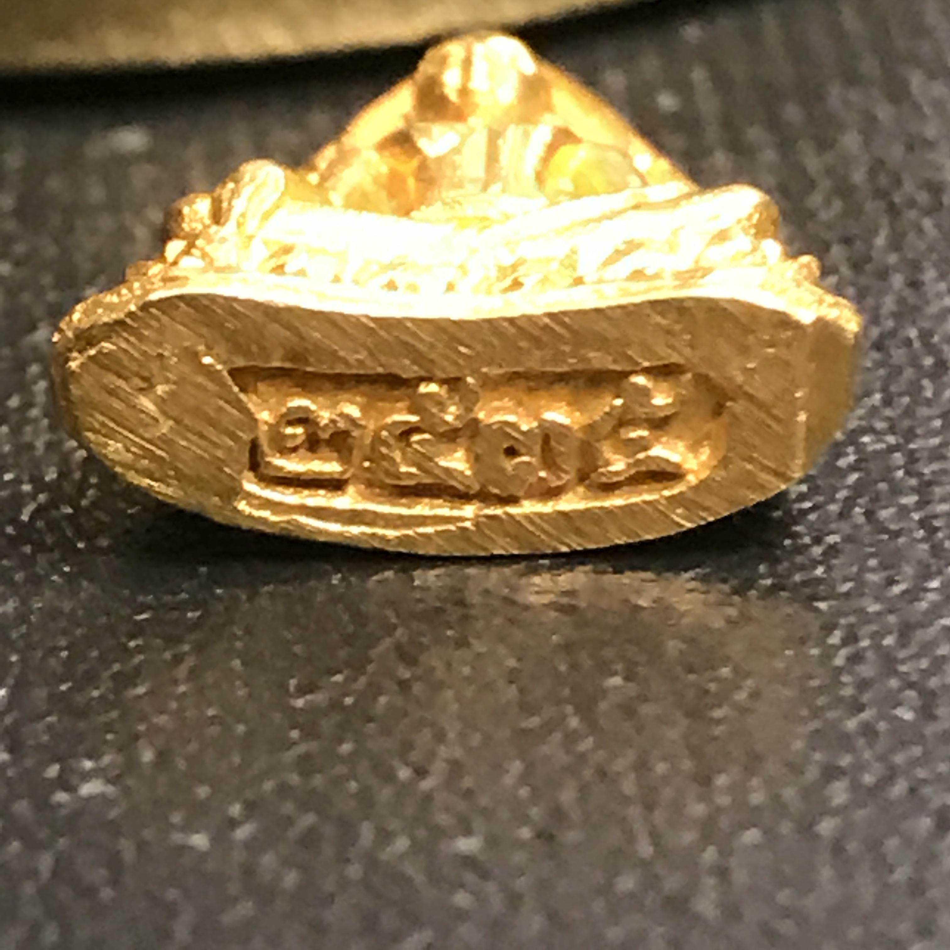 พระสมเด็จนางพญา สก. ปี2535 เนื้อทองคำพิมพ์เล็กพร้องกล่องบรรจุเดิม(ในหลวงและพระราชินีเสด็จในพิธี)