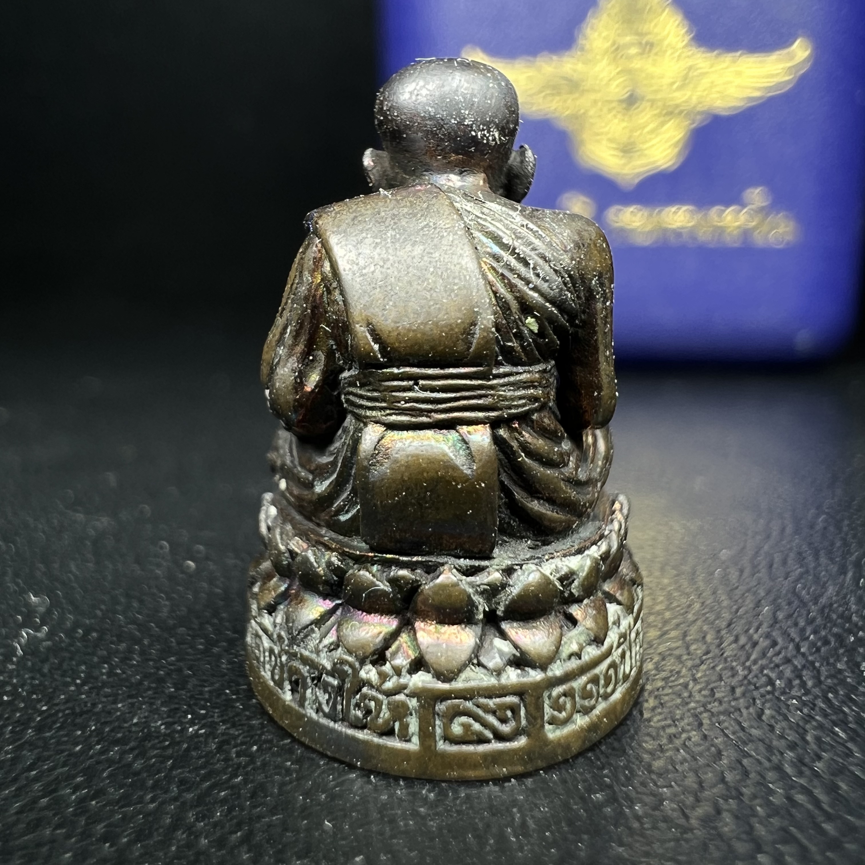 รูปเหมือนหล่อลอยองค์หลวงปู่ทวด รุ่น 111ปี กระทรวงกลาโหม เนื้อนวโลหะรมดำ-ปัดเงา ปี2540 พิธีใหญ่ สภาพสวย เข้มขลัง นิยม พร้อมกล่องบรรจุเดิม