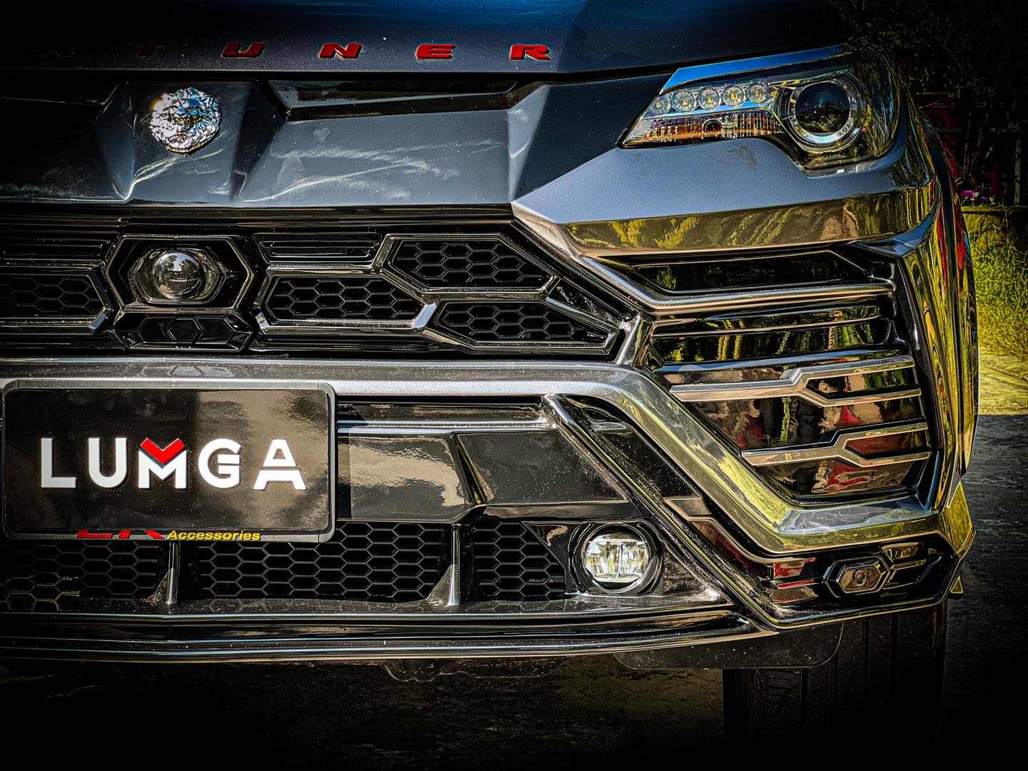 ชุดแต่งสเกิร์ตรอบคัน Toyota Fortuner 2015 - รุ่นปี ปัจจุบัน โดย Lumga (ลัมกา) bodykits