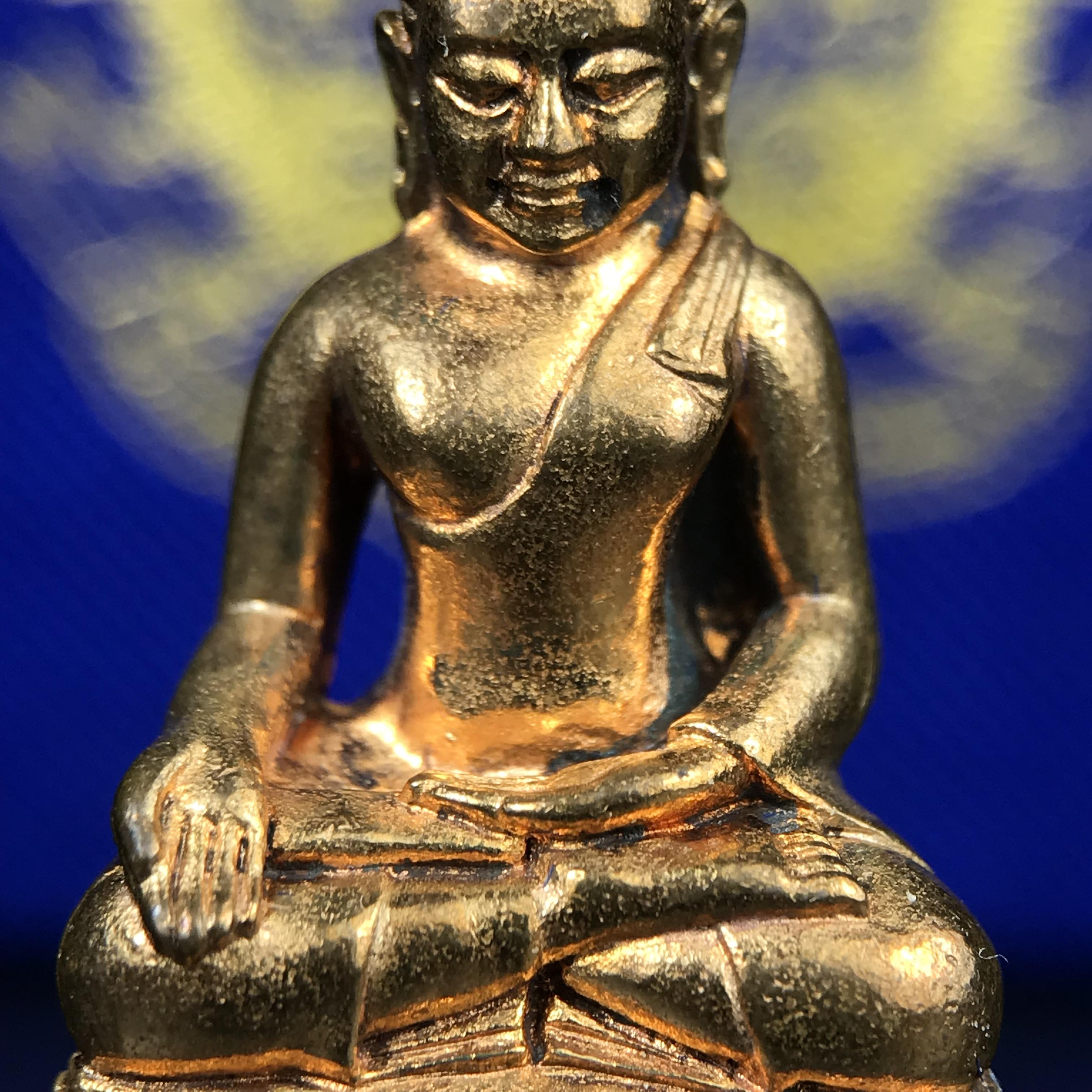 พระกริ่งไพรีพินาศ บรรจุเหล็กไหล ครั้งแรกและครั้งเดียวในประวัติศาสตร์ เฉลิมพระเกียรติ พระบาทสมเด็จพระเจ้าอยู่หัวรัชกาลที่9 พระชนมพรรษา 6 รอบ ปี2542 เนื้อสัมฤทธิ์(บรรจุเหล็กไหล)ดีนอก-ดีใน พิธีใหญ่ มวลสารเด่น (หายาก)