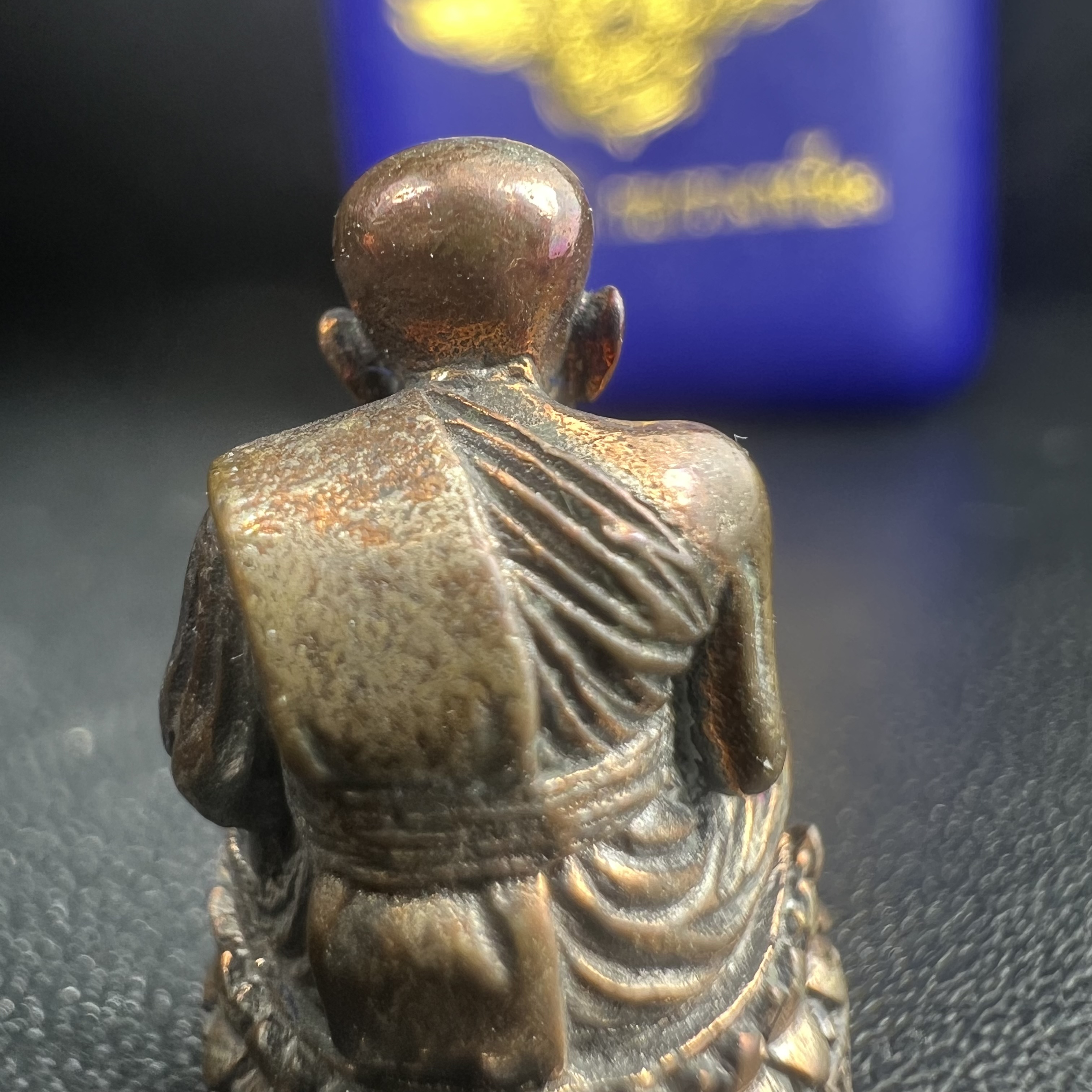 รูปเหมือนหล่อลอยองค์หลวงปู่ทวด รุ่น 111ปี กระทรวงกลาโหม เนื้อนวโลหะรมดำ-ปัดเงา ปี2540 พิธีใหญ่ เข้มขลัง นิยม พร้อมกล่องบรรจุเดิม(คัดสภาพสวยผิวเทพๆผิวรุ้งๆ)ทั้งพิธีทั้งพุทธศิลป์ทรงคุณค่าอีกหนึ่งรุ่นยอดนิยม