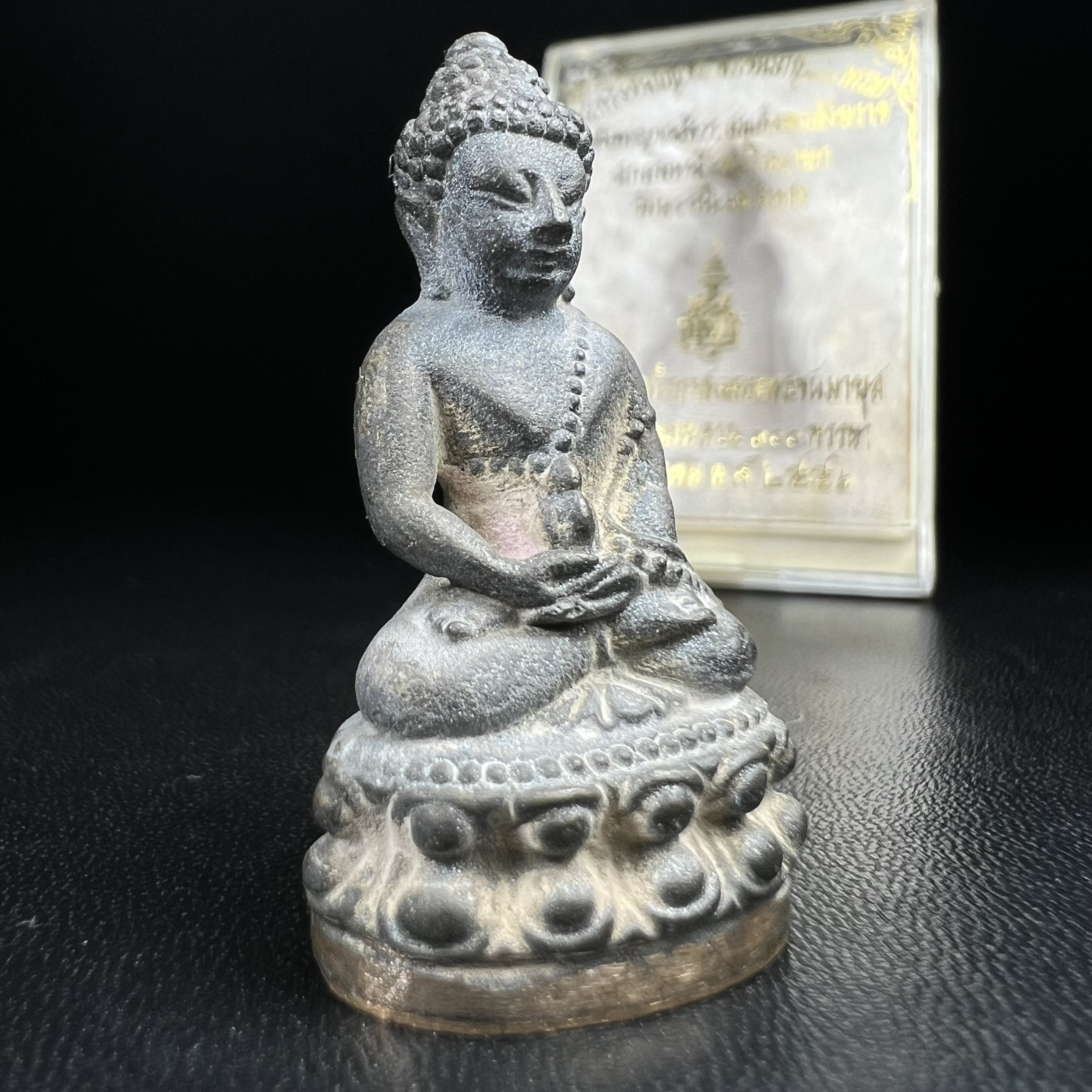 พระกริ่งชินบัญชรฉลองพระชันษา 100 ปี สมเด็จพระญาณสังวร วัดบวรนิเวศวิหาร ปี 2556 เนื้อนวโลหะผสมทองคำก้นทองแดง พิธีใหญ่ มวลสารเด่น นิยม(1 ใน 2556 องค์)