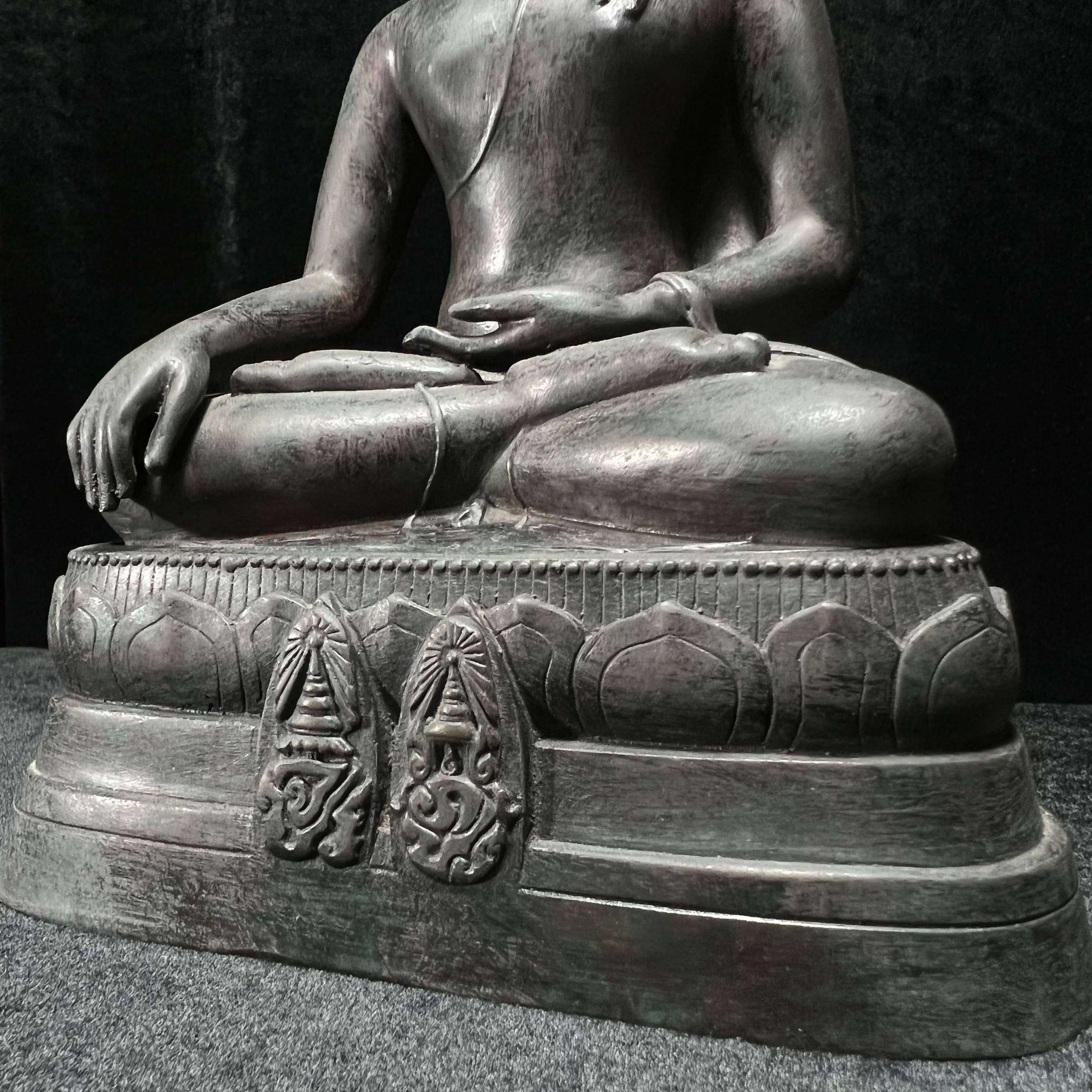 พระพุทธนรสีห์ จปร.+ภปร. ครบรอบ 100 ปี ธนาคารไทยพาณิชย์ ปี 2550 พระบูชาหน้าตัก 5 นิ้ว 2 ถอด(พร้อมตลับพระธาตุ) สมเด็จพระเทพรัตนราชสุดาฯ เสด็จเป็นองค์ประธานในพิธีเททอง(พุทธศิลป์งดงาม)ด้านหน้าฐานประดับด้วยตราสัญลักษณ์พระปรมาภิไธยย่อ