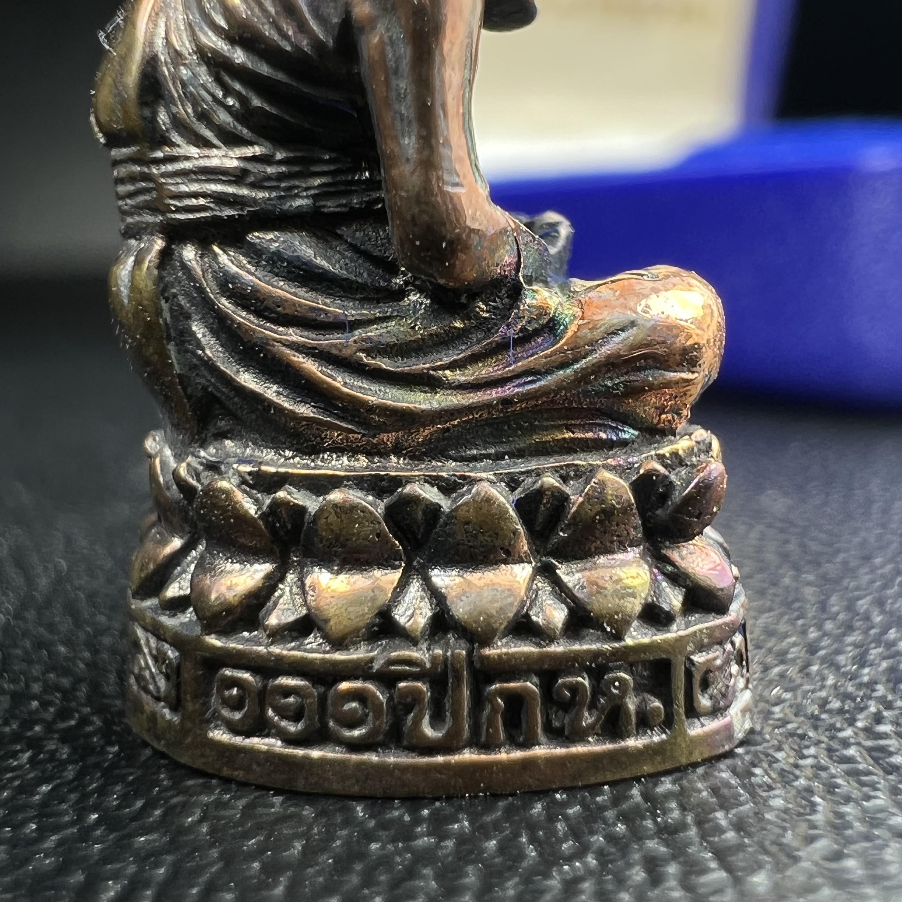 รูปเหมือนหล่อลอยองค์หลวงปู่ทวด รุ่น 111ปี กระทรวงกลาโหม เนื้อนวโลหะรมดำ-ปัดเงา ปี2540 พิธีใหญ่ สภาพสวย เข้มขลัง นิยม พร้อมกล่องบรรจุเดิม