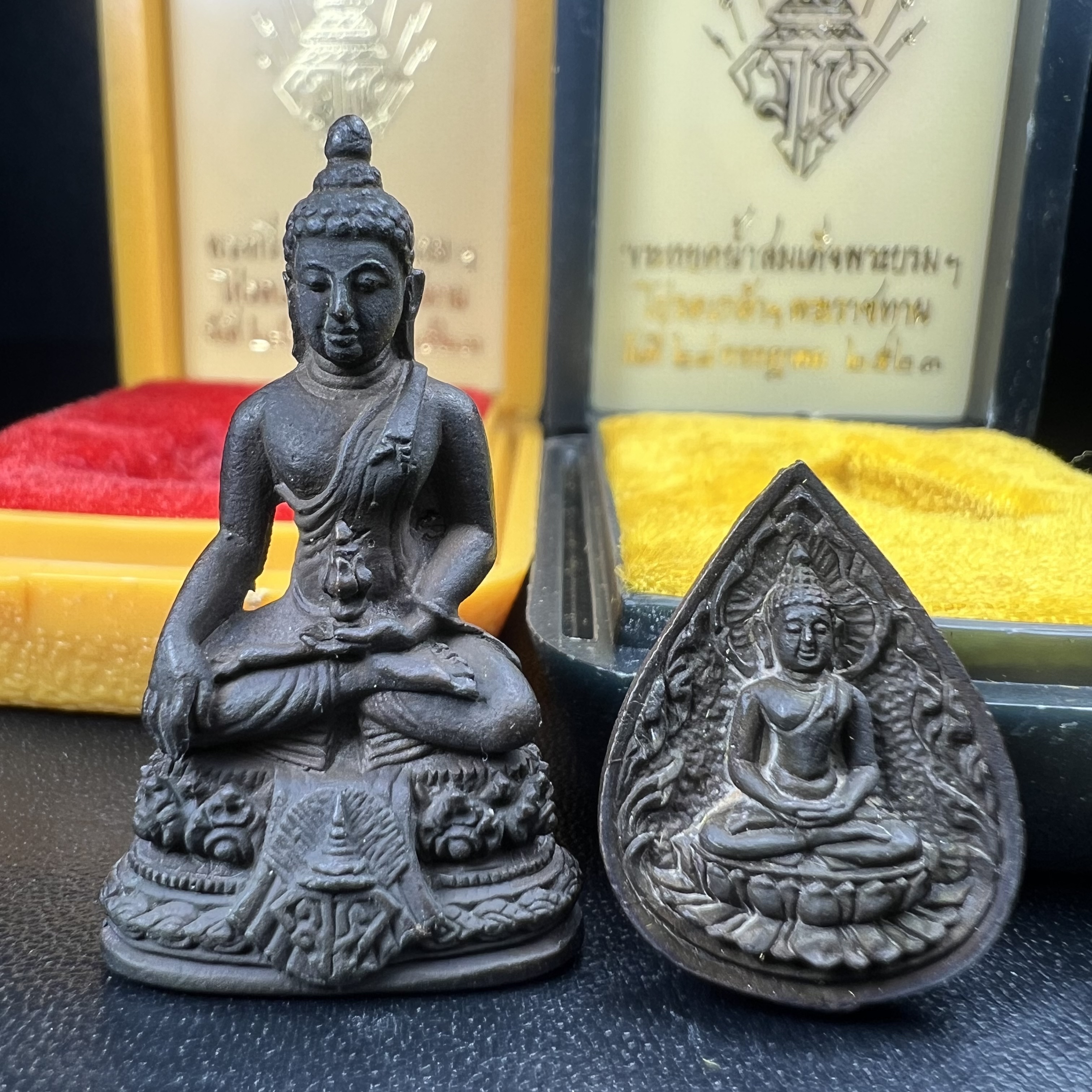 พระกริ่ง+พระหยดน้ำ มวก(รุ่นแรก)พระราชทาน ปี2523 วัดบวรนิเวศวิหาร เนื้อนวโลหะกล่องบรรจุเดิม(คัดสวยคมชัด เนื้อนวโลหะเข้มขลังตามแบบฉบับงานแกะแม่พิมพ์โดย นายช่างเกษม มงคลเจริญ แบบนิยม พร้อมกล่องบรรจุเดิม)(หลวงปู่โต๊ะร่วมปลุกเสก)