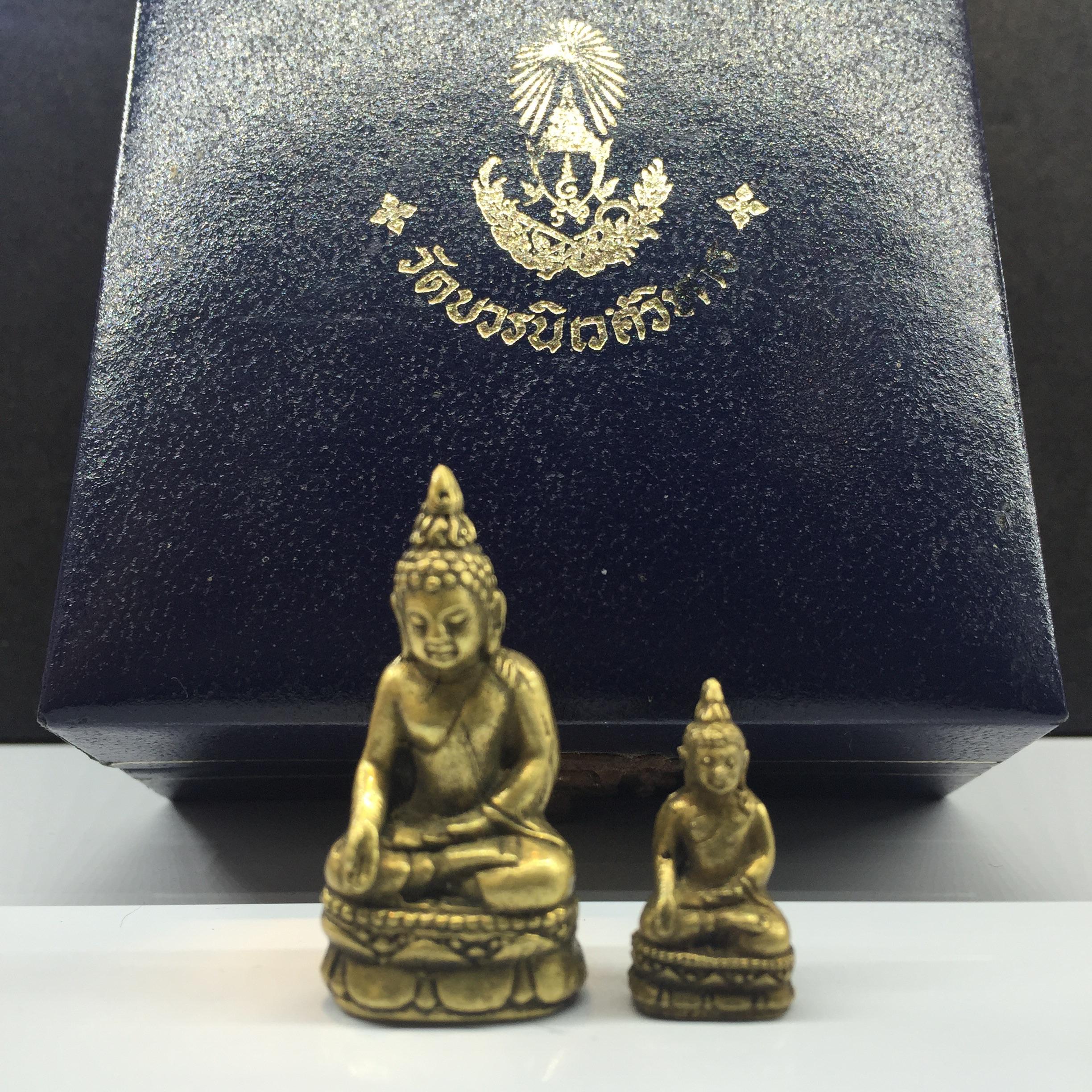 พระกริ่ง-พระชัยวัฒน์ไพรีพินาศ วัดบวรนิเวศวิหาร รุ่นผ้าป่าสิงห์บุรี ปี2528(กล่องหนังนิยม)