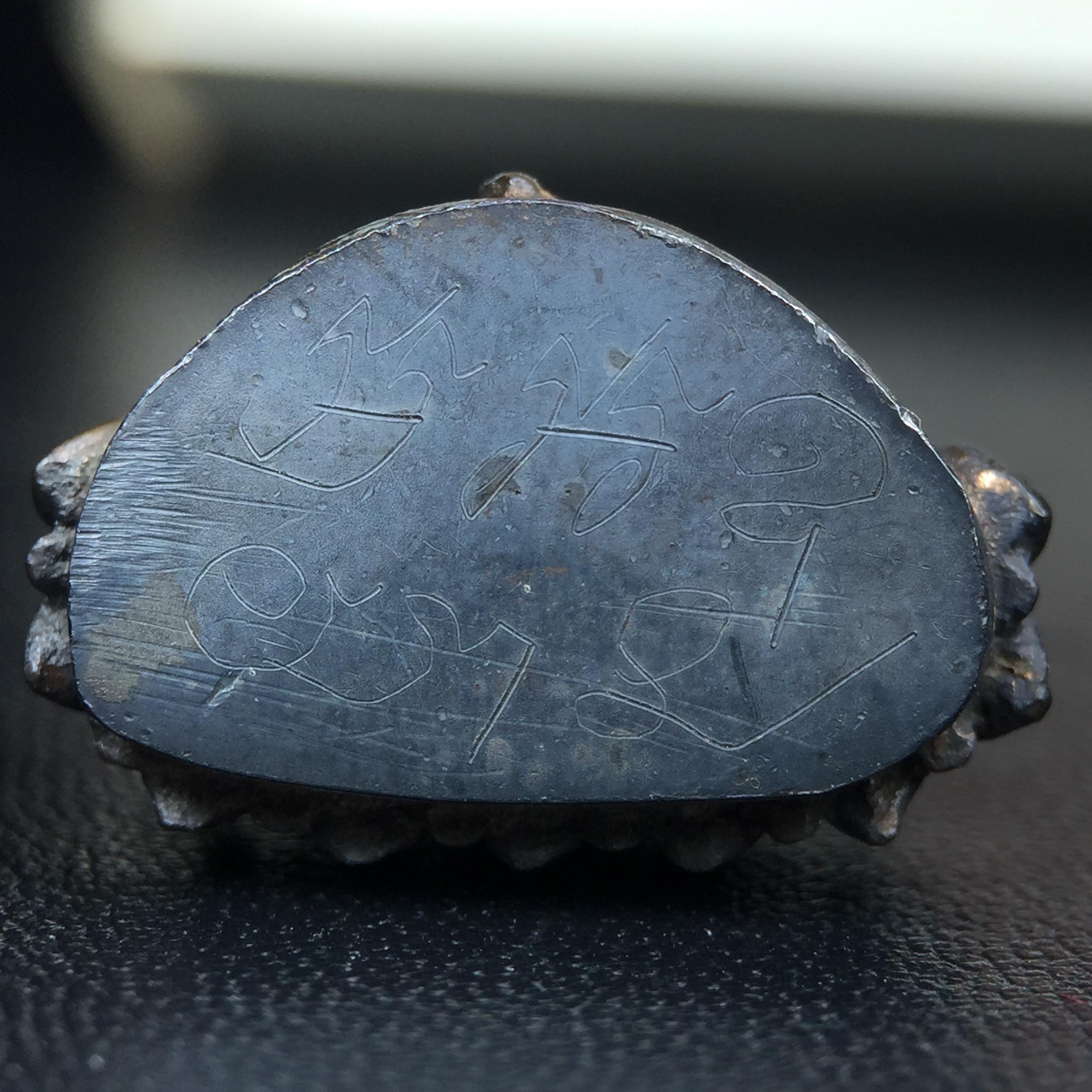 พระกริ่งญาณสังวร(พระกริ่ง ญส.)ปี 2519 เนื้อนวโลหะก้นเงิน สมเด็จพระญาณสังวรและหลวงพ่อคูณ ปริสุทโธ จับสายสูตรร่วมกันในพิธีเททอง ณ อุโบสถวัดบวรนิเวศวิหาร(พิธีใหญ่ เจตนาดี หลวงปู่โต๊ะร่วมปลุกเสก)(สภาพสวยเดิมนอนคากล่องบรรจุเดิมแบบนี้ไม่ควรพลาด)หายาก1ใน2999องค์