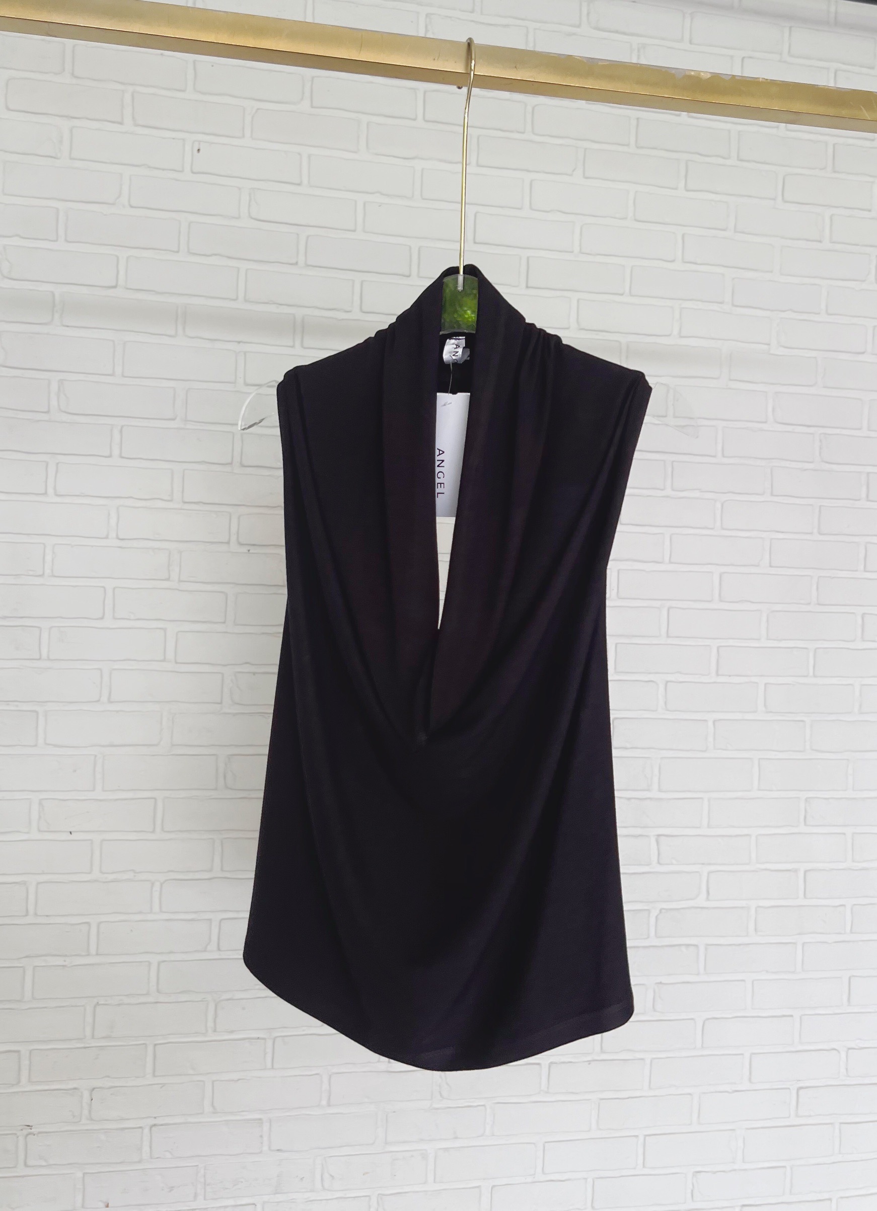 คล้องคอเปิดหลัง