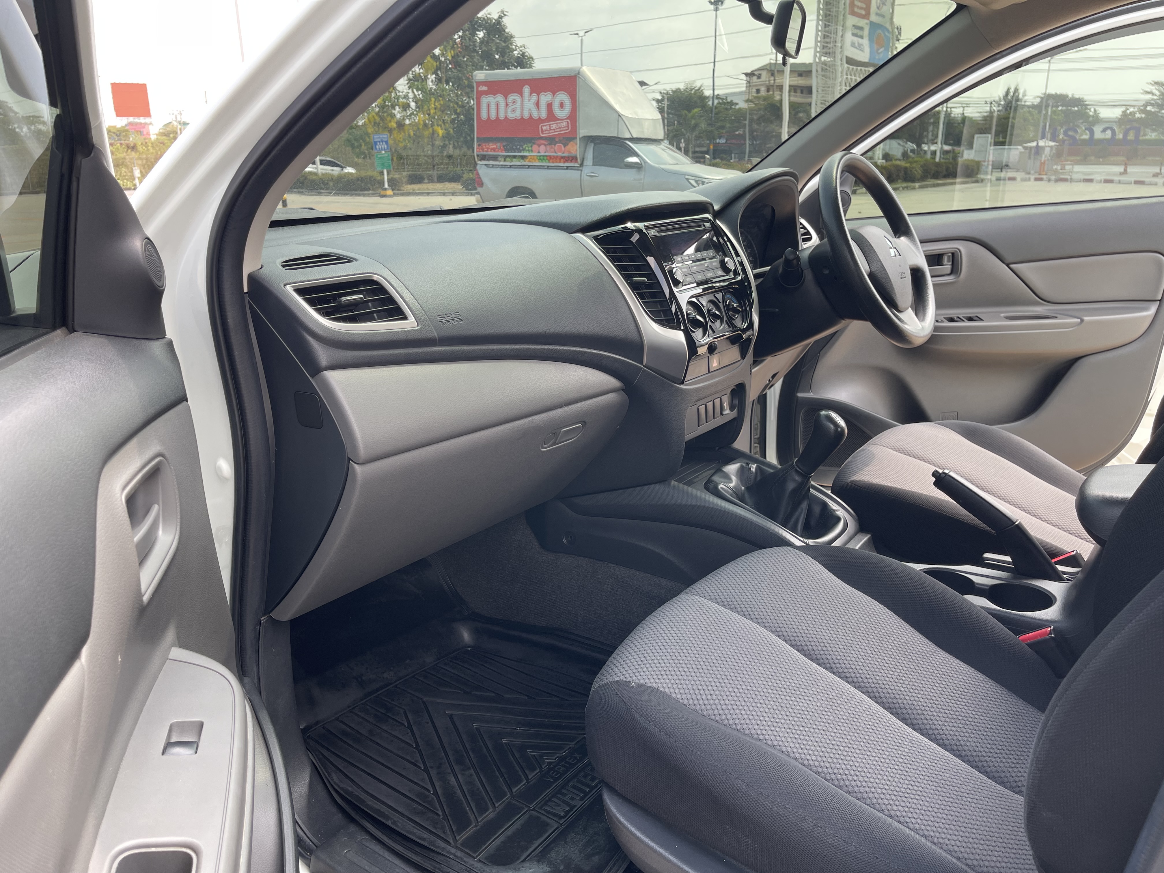 Mitsubishi Triton All New 4ประตู 2.5 GLX 2016 ขาว