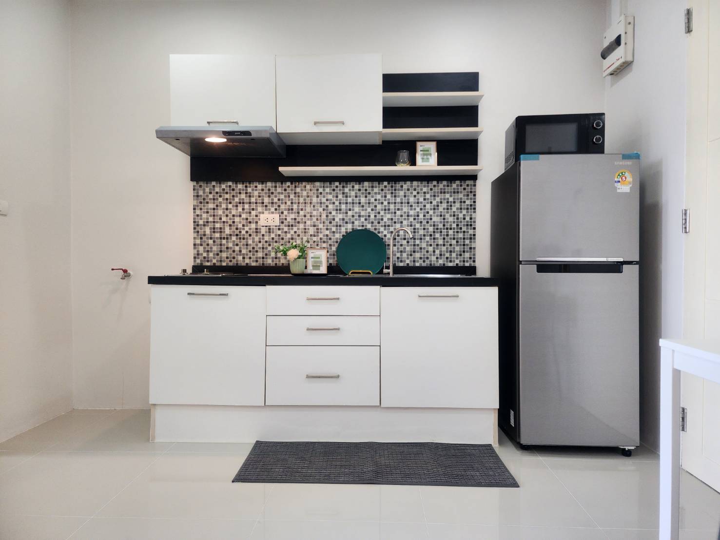 For Sales : Kuku, Newly renovated condo, 1 Bedroom 1 Bathroom, 3rd flr.