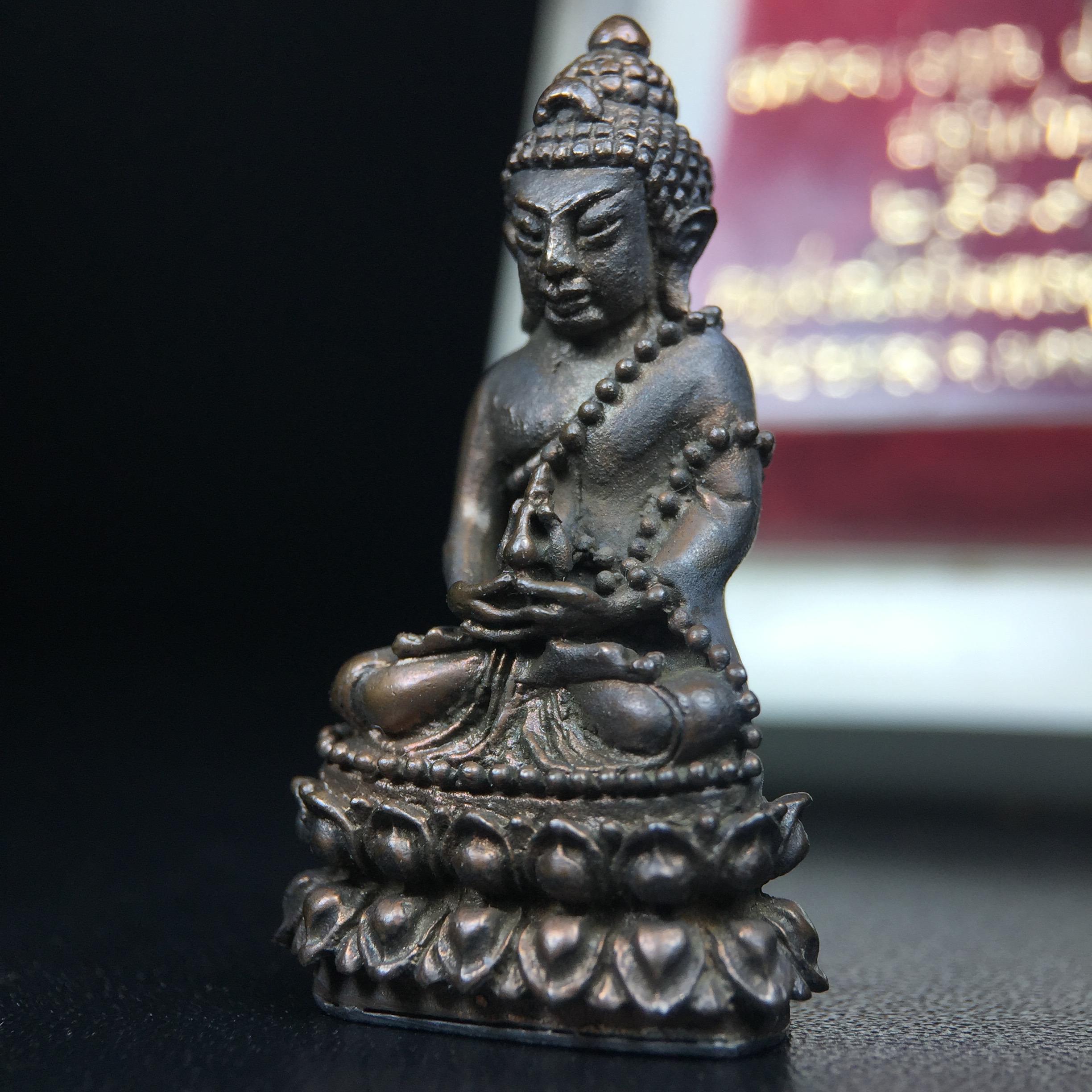 พระกริ่งญาณสังวร(พระกริ่ง ญส.)ปี 2519 เนื้อนวโลหะก้นเงิน สมเด็จพระญาณสังวรและหลวงพ่อคูณ ปริสุทโธ จับสายสูตรร่วมกันในพิธีเททอง ณ อุโบสถวัดบวรนิเวศวิหาร(พิธีใหญ่ เจตนาดี หลวงปู่โต๊ะร่วมปลุกเสก)(สภาพสวยเดิมนอนคากล่องบรรจุเดิมแบบนี้ไม่ควรพลาด)หายาก1ใน2999องค์