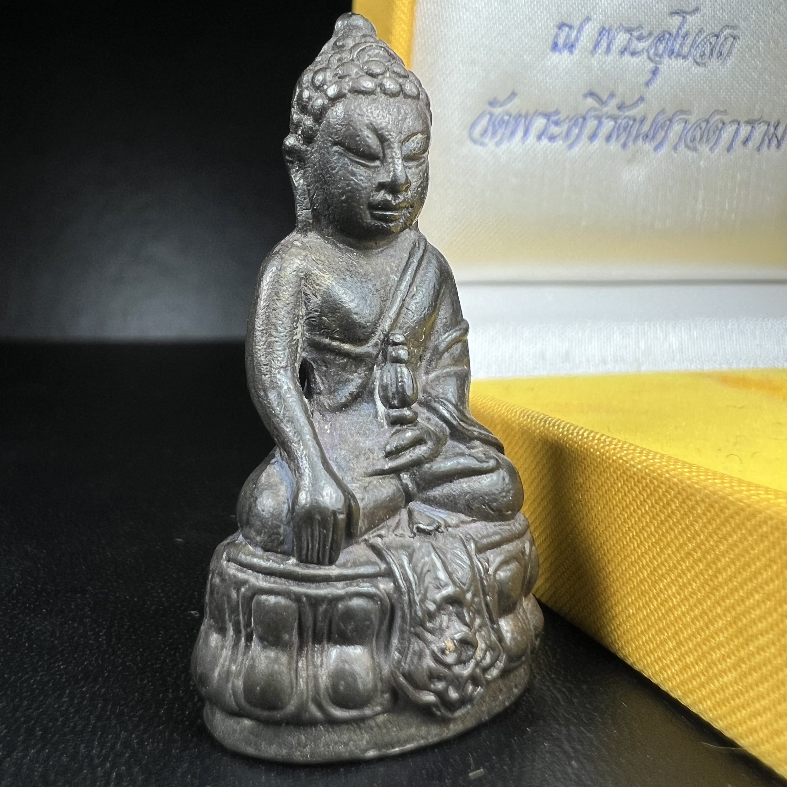 พระกริ่ง ภปร รุ่นสร้างหอพระมหาวิทยาลัยธรรมศาสตร์ ปี2542 เนื้อนวโลหะ มหาพิธี 3วาระอันยิ่งใหญ่(1ใน5000องค์)