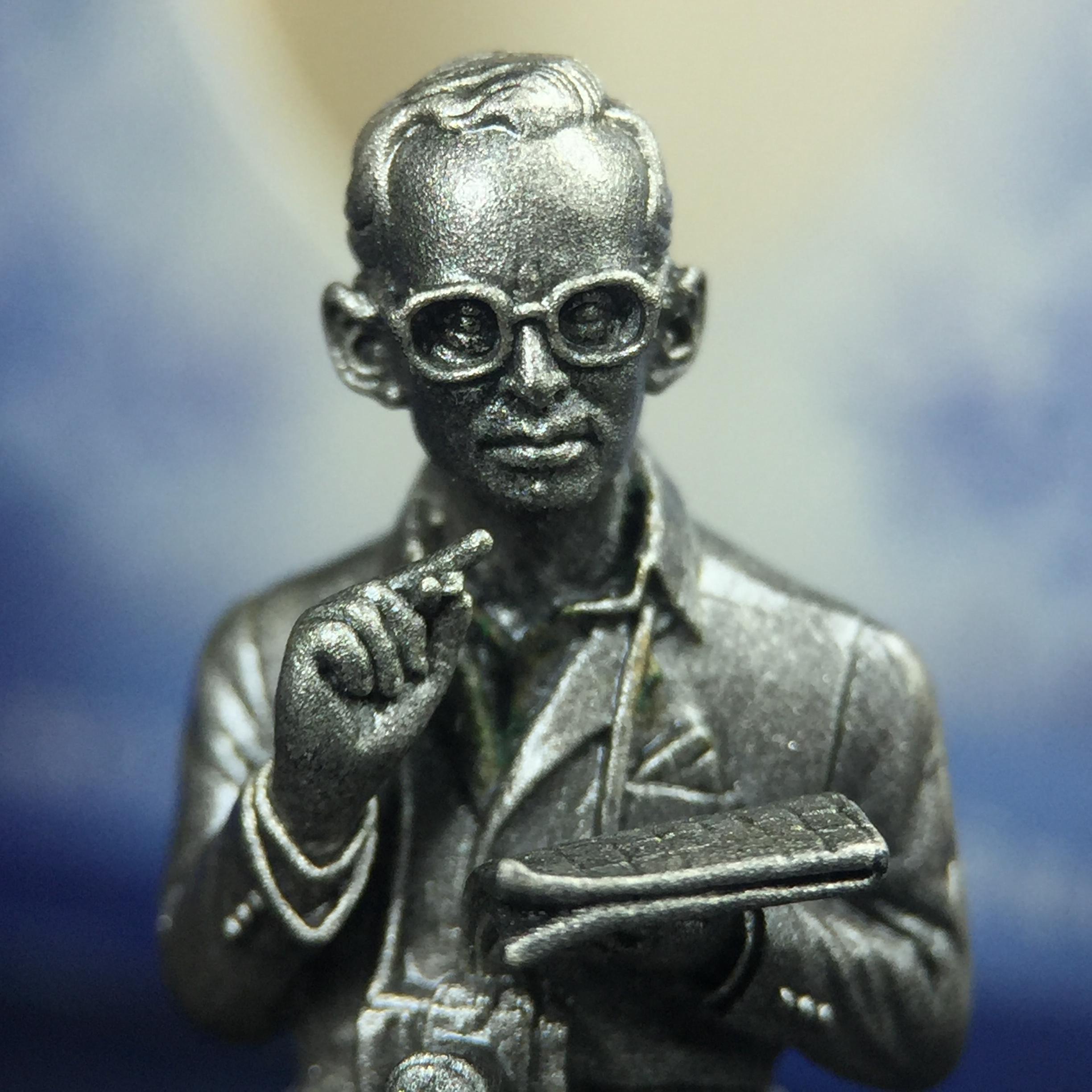 พระบรมรูปพระบาทสมเด็จพระเจ้าอยู่หัวรัชกาลที่ 9(ทรงงาน) ภปร. รุ่นเพราะแผ่นดินนี้คือแผ่นดินเกิด ปี 2551 ขนาดสูง 1 นิ้ว เนื้อบรอนซ์ชุบเงินรมดำ(ด้านหน้า ฐานพระบรมรูปฯ ประดิษฐานอักษรพระปรมาภิไธย ภ.ป.ร.)นิยมหายาก