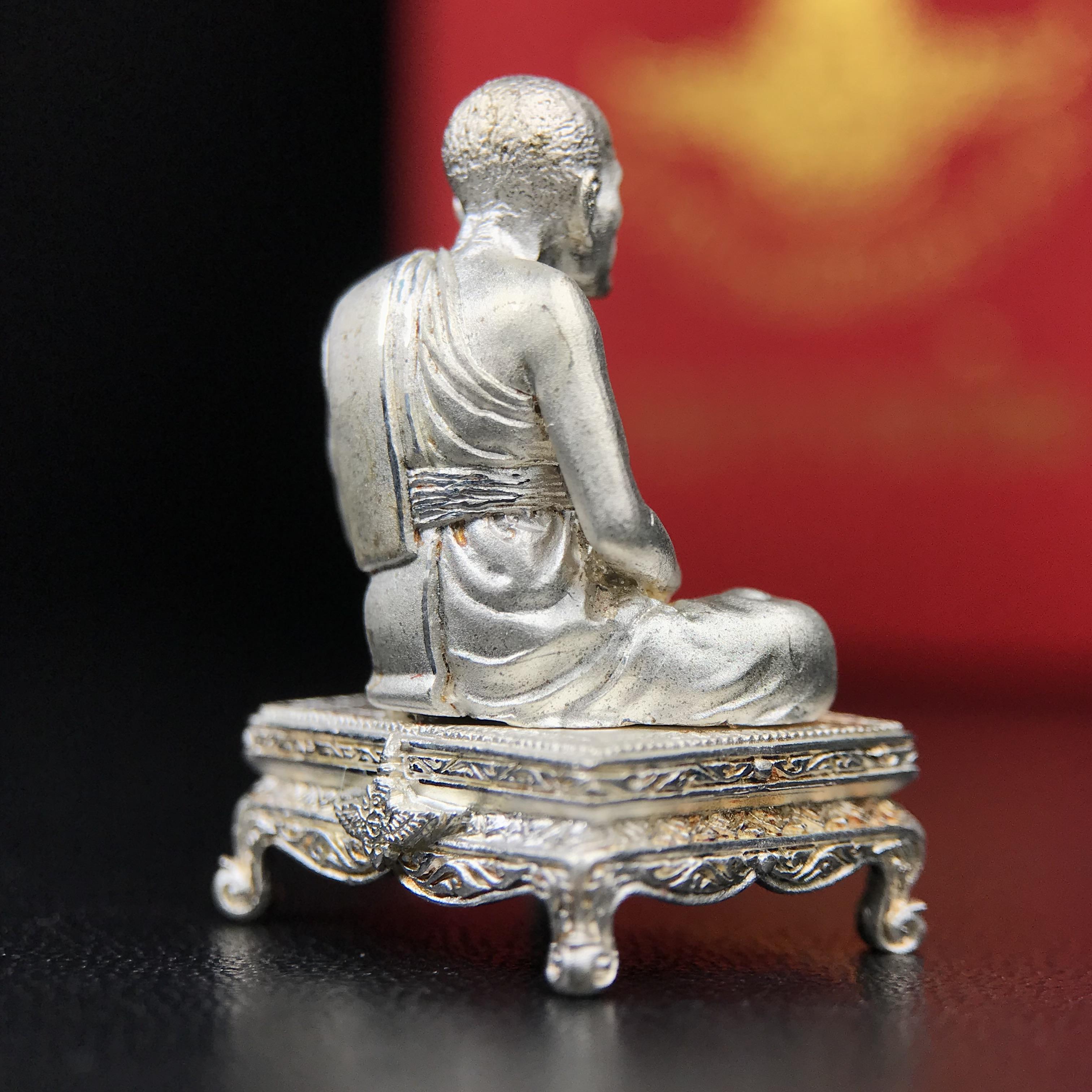 รูปหล่อหลวงพ่อเงิน วัดบางคลาน จ.พิจิตร พิมพ์หน้าเหมือนหลวงพ่อ "รุ่น 91 ปี กรมเสมียนตรา" กระทรวงกลาโหมจัดสร้างในปี 2543 พุทธาภิเษกใหญ่ 3 วัด 3พิธีวัดสุทัศน์ /วัดบางคลาน/วัดพระแก้ว เนื้อเงินปัดเงา(หายาก) พุทธศิลป์งดงามมากหายาก(ตอกโค๊ตหมาย ๑๖)