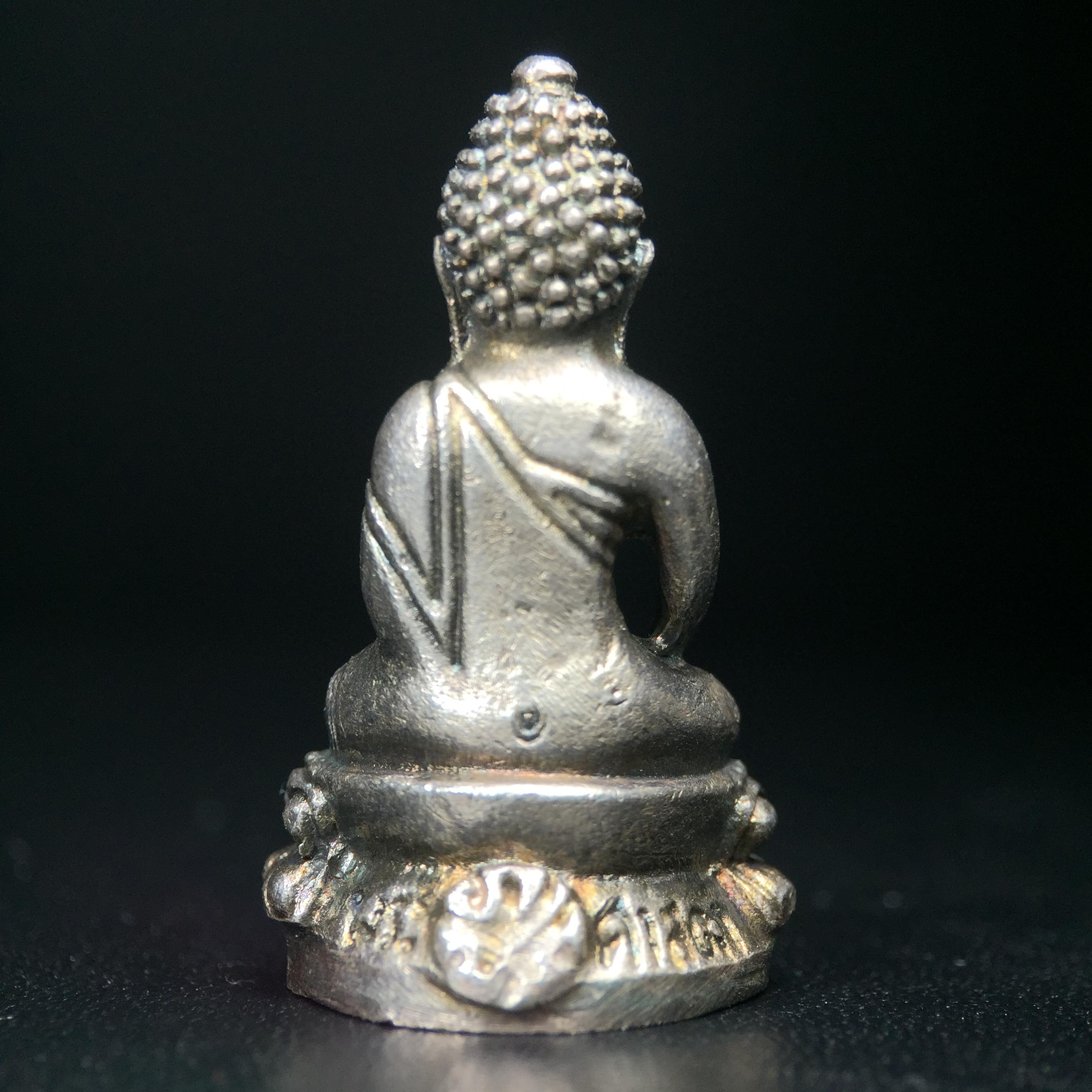 พระกริ่งศาสดา ภปร. วัดบวรนิเวศวิหาร ปี 2532 จัดสร้างในโอกาสสองทศวรรษรามาธิบดี เพื่อศูนย์การแพทย์สิริกิติ์ เนื้อเงิน+เนื้อนวโลหะ(1ชุดรวม 2 องค์) (พิธีใหญ่ มวลสารมงคล สวยงามเข้มขลัง)สมเด็จพระญาณสังวร สมเด็จพระสังฆราชฯเสด็จเททอง