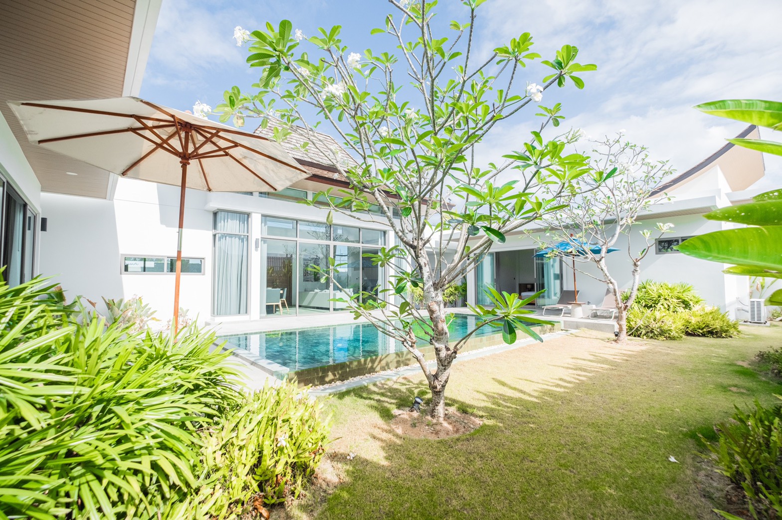 For Rent : Boat Avenue, Luxury Private Pool Villa, 3 bedrooms 3 Bathrooms, Pool view.