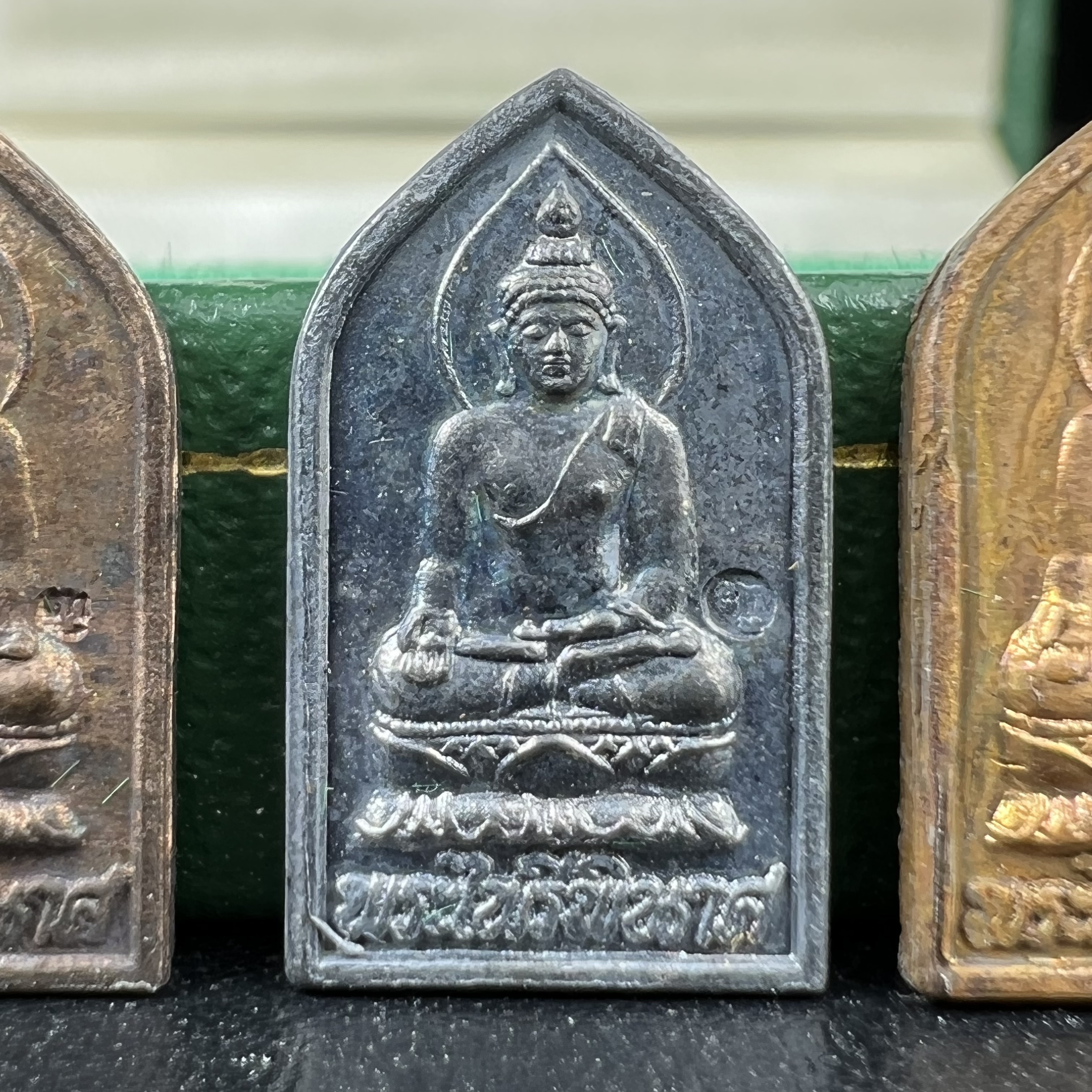 เหรียญพระไพรีพินาศ วัดบวรนิเวศราชวรวิหาร ปี2534 พิมพ์ห้าเหลี่ยม(เนื้อนวโลหะ-เนื้อเงิน-เนื้อทองแดง)(พระชุดหลักสายสมเด็จพระญาณสังวร สมเด็จพระสังฆราชองค์ที่19) (หายากสภาพสวยกล่องเดิมครบสมบูรณ์) 1ใน 700 ชุด